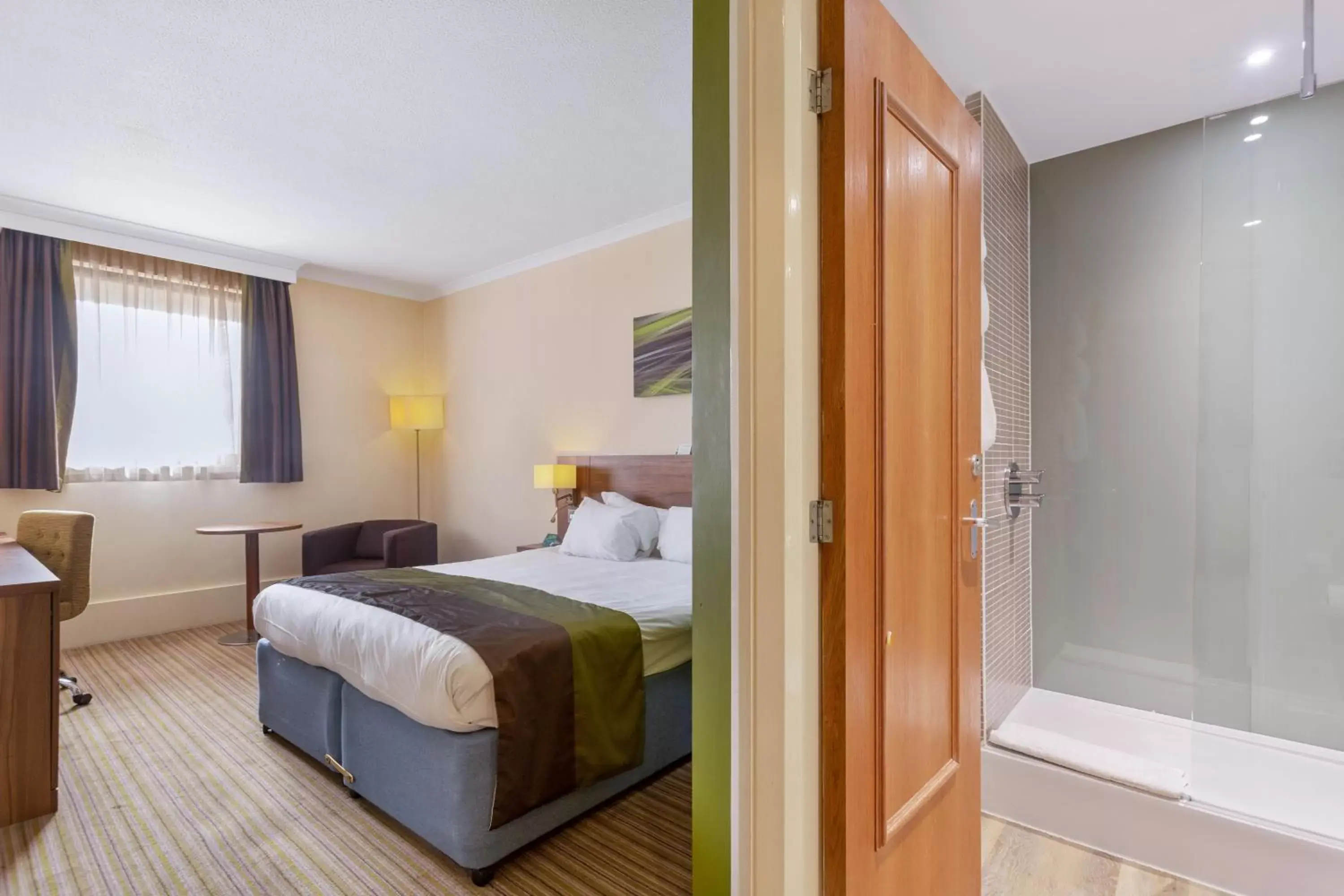 Standard Room in Holiday Inn Leamington Spa - Warwick by IHG Standard Room in Holiday Inn Leamington Spa - Warwick by IHG