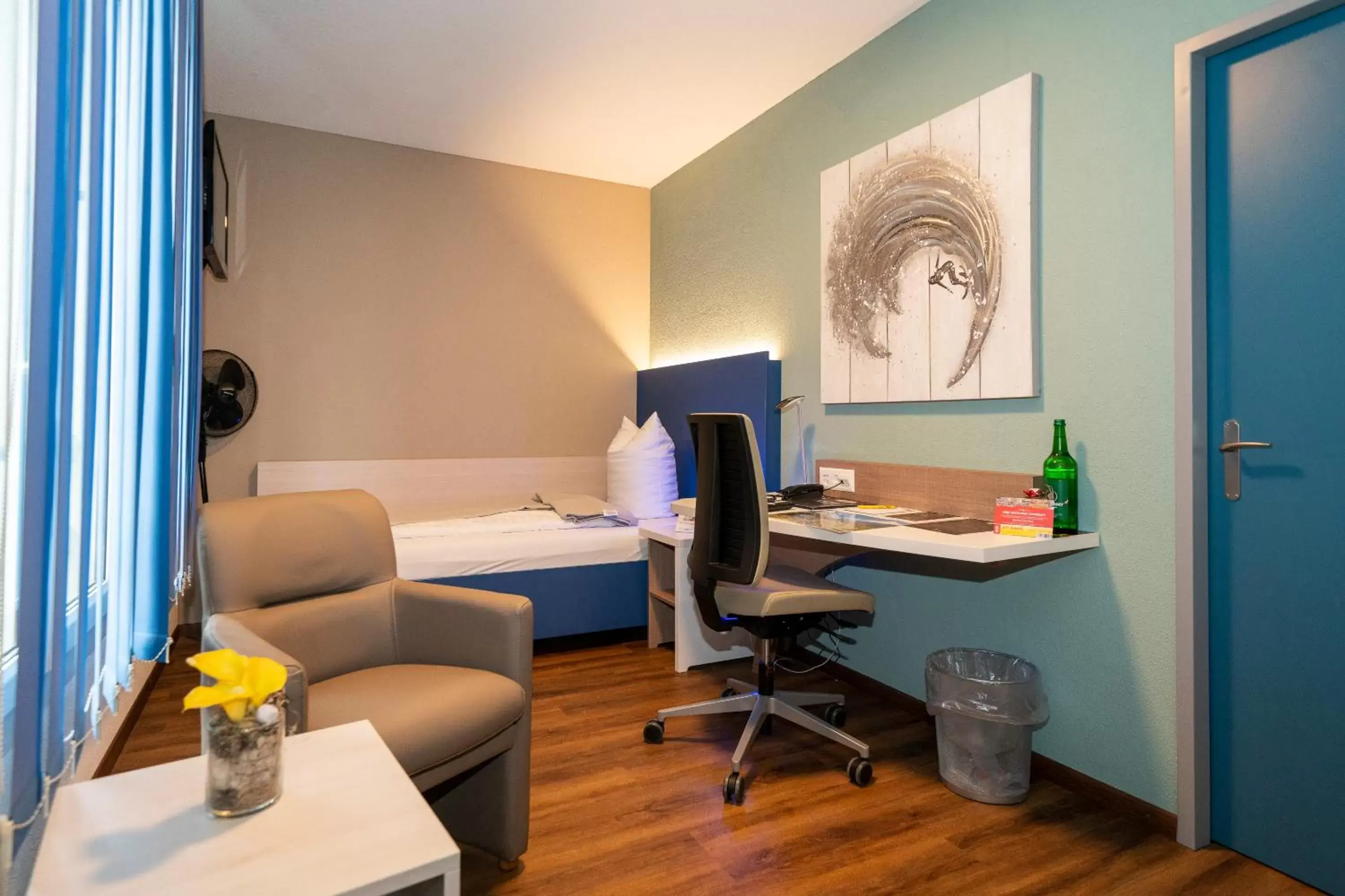 Single Room in Hotel Post Single Room in Hotel Post