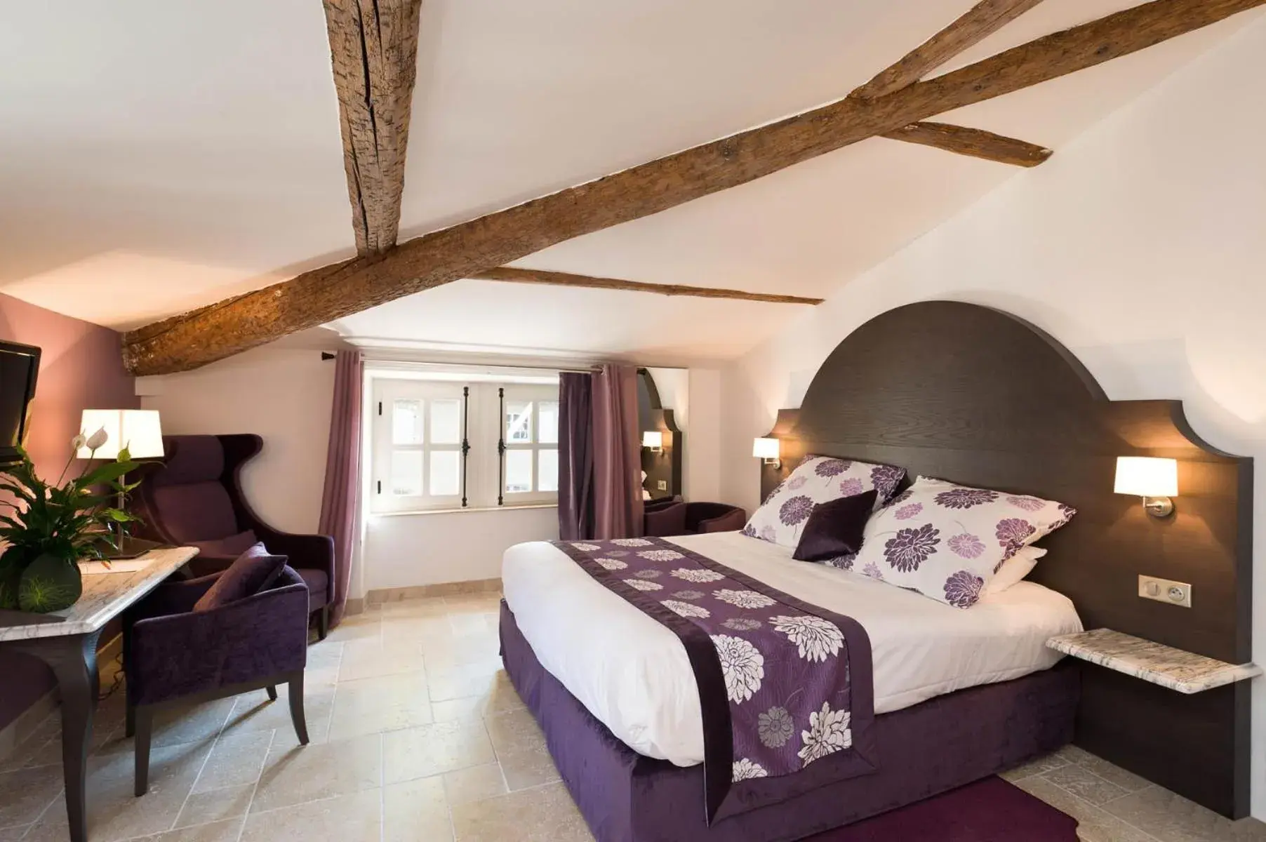 Standard Triple Room in Moulin de Vernègues Hôtel & Spa Standard Triple Room in Moulin de Vernègues Hôtel & Spa