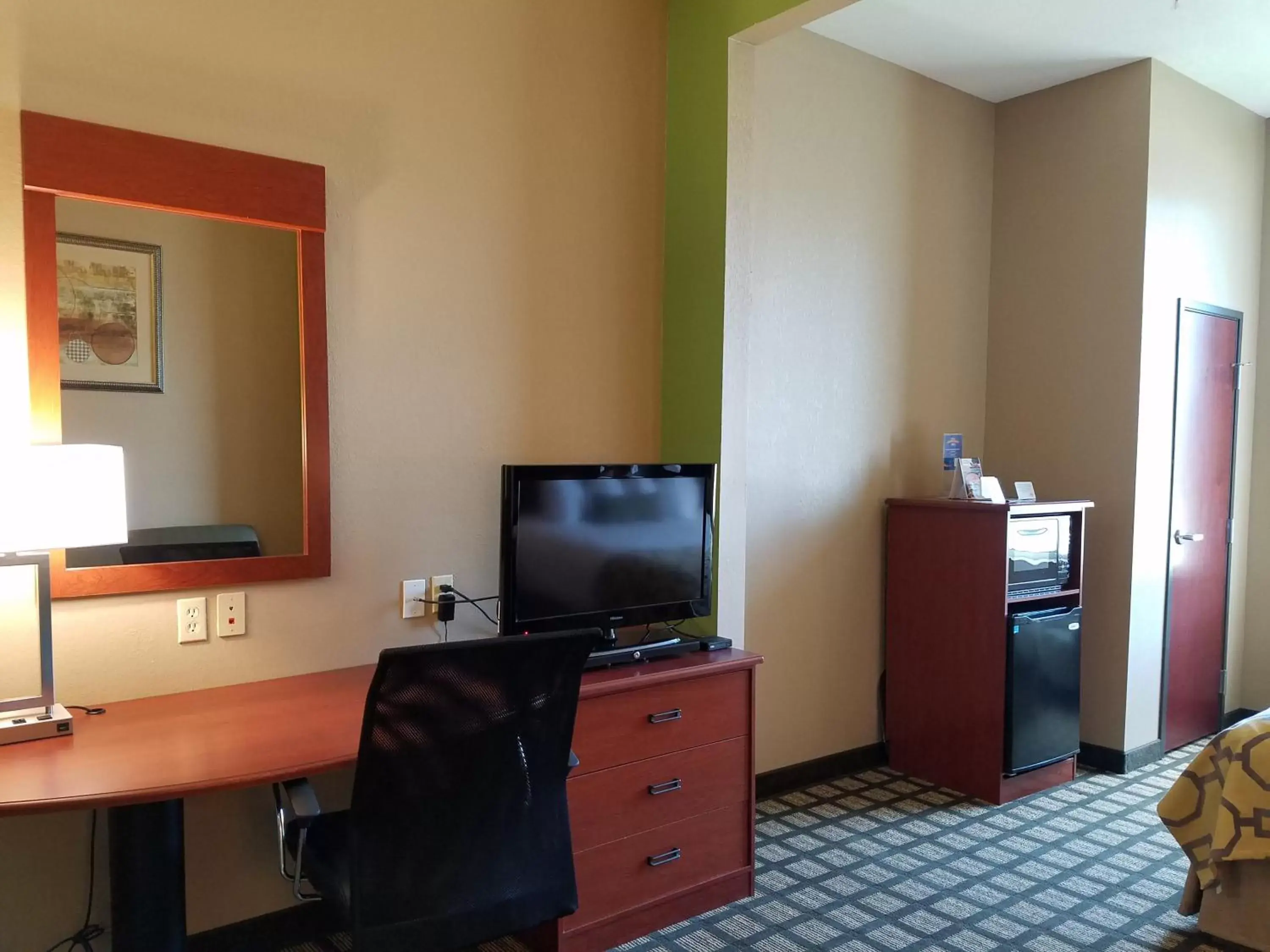 Queen Room with Two Queen Beds - Non-Smoking in Baymont by Wyndham Marrero Queen Room with Two Queen Beds - Non-Smoking in Baymont by Wyndham Marrero