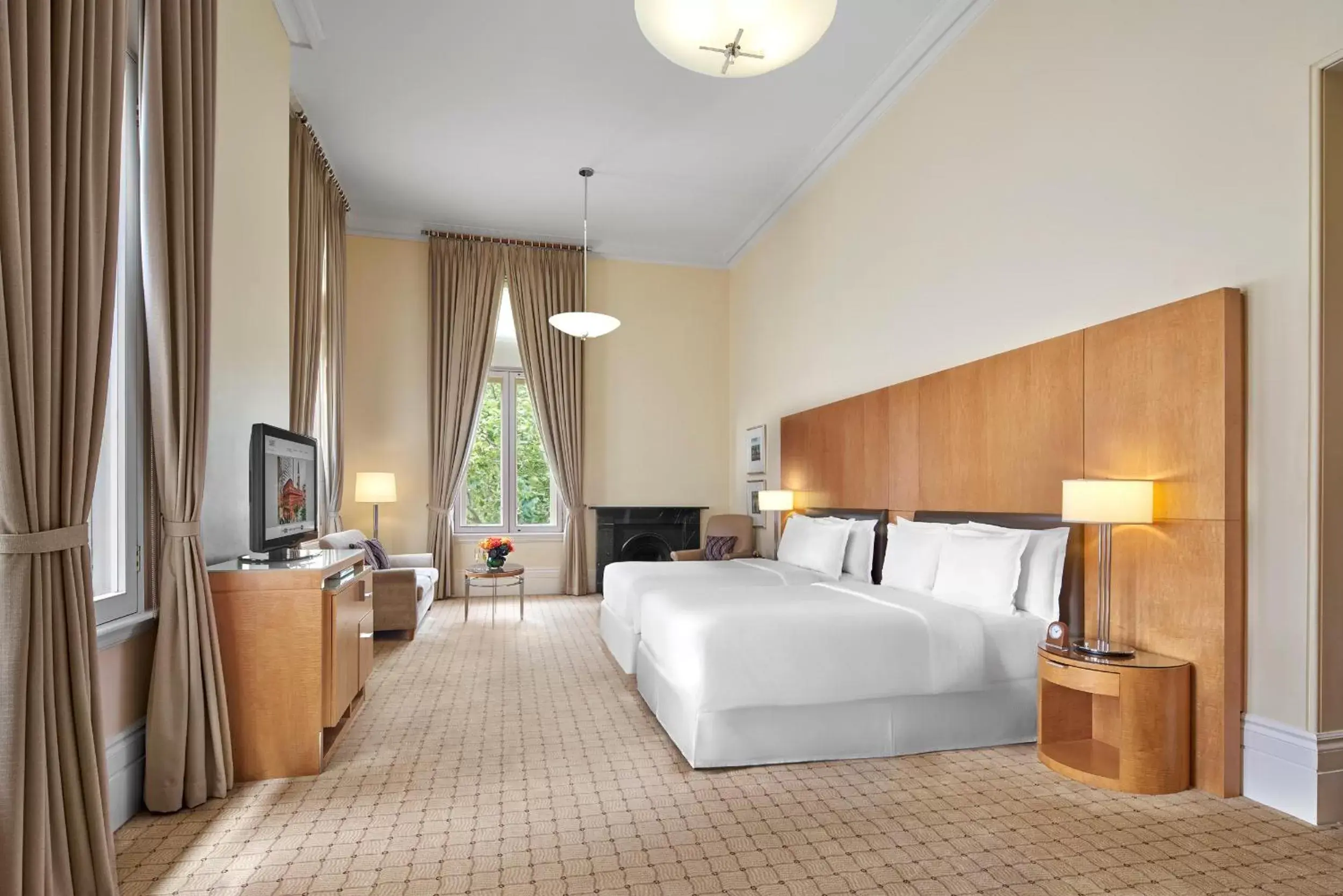 Heritage Deluxe Twin Room - Low Floor in The Fullerton Hotel Sydney Heritage Deluxe Twin Room - Low Floor in The Fullerton Hotel Sydney