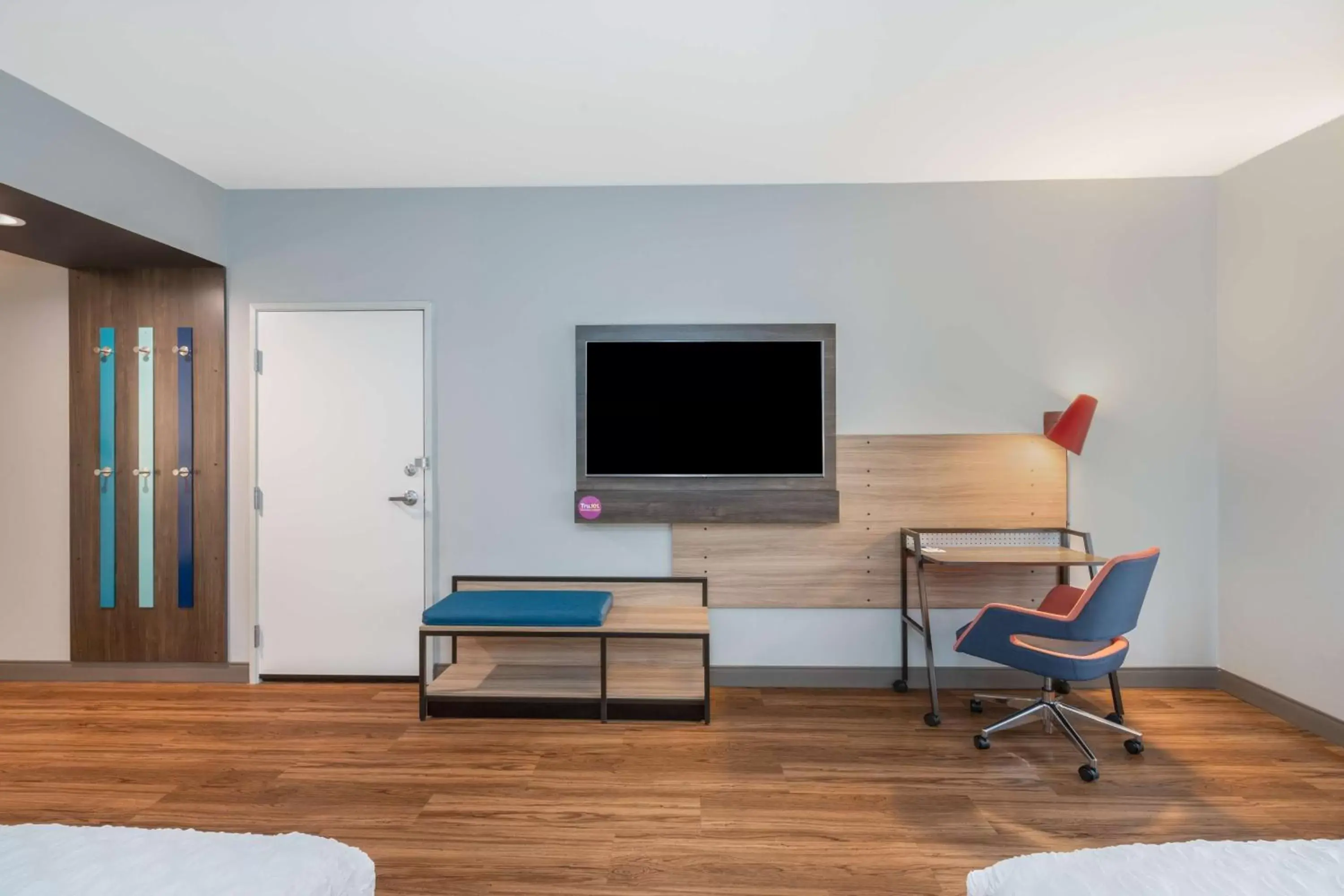 Queen Room with Two Queen Beds and Roll-In Shower - Mobility and Hearing Access in Tru By Hilton Knoxville North I 75 Queen Room with Two Queen Beds and Roll-In Shower - Mobility and Hearing Access in Tru By Hilton Knoxville North I 75