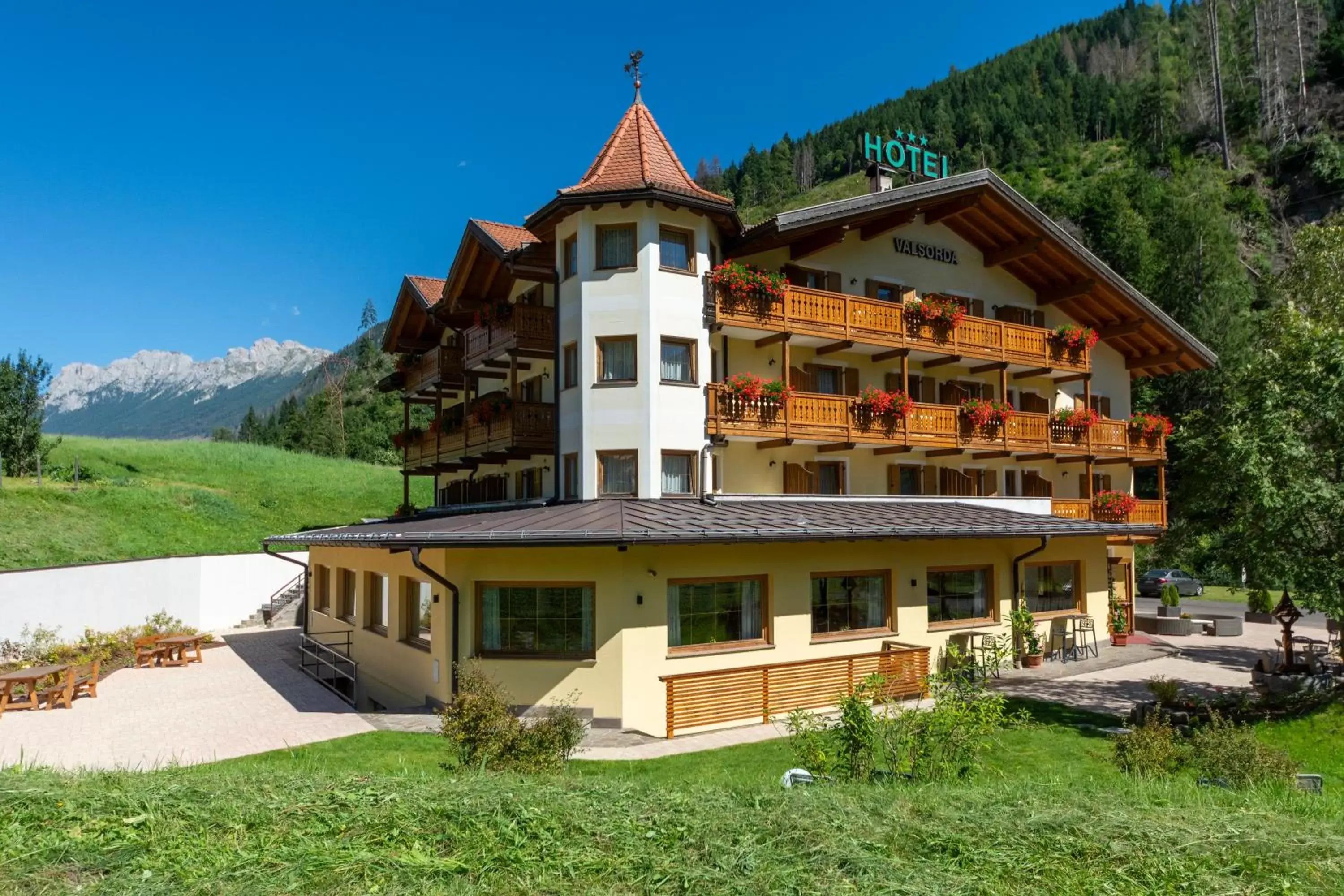 Property Building in Hotel Valsorda Property Building in Hotel Valsorda