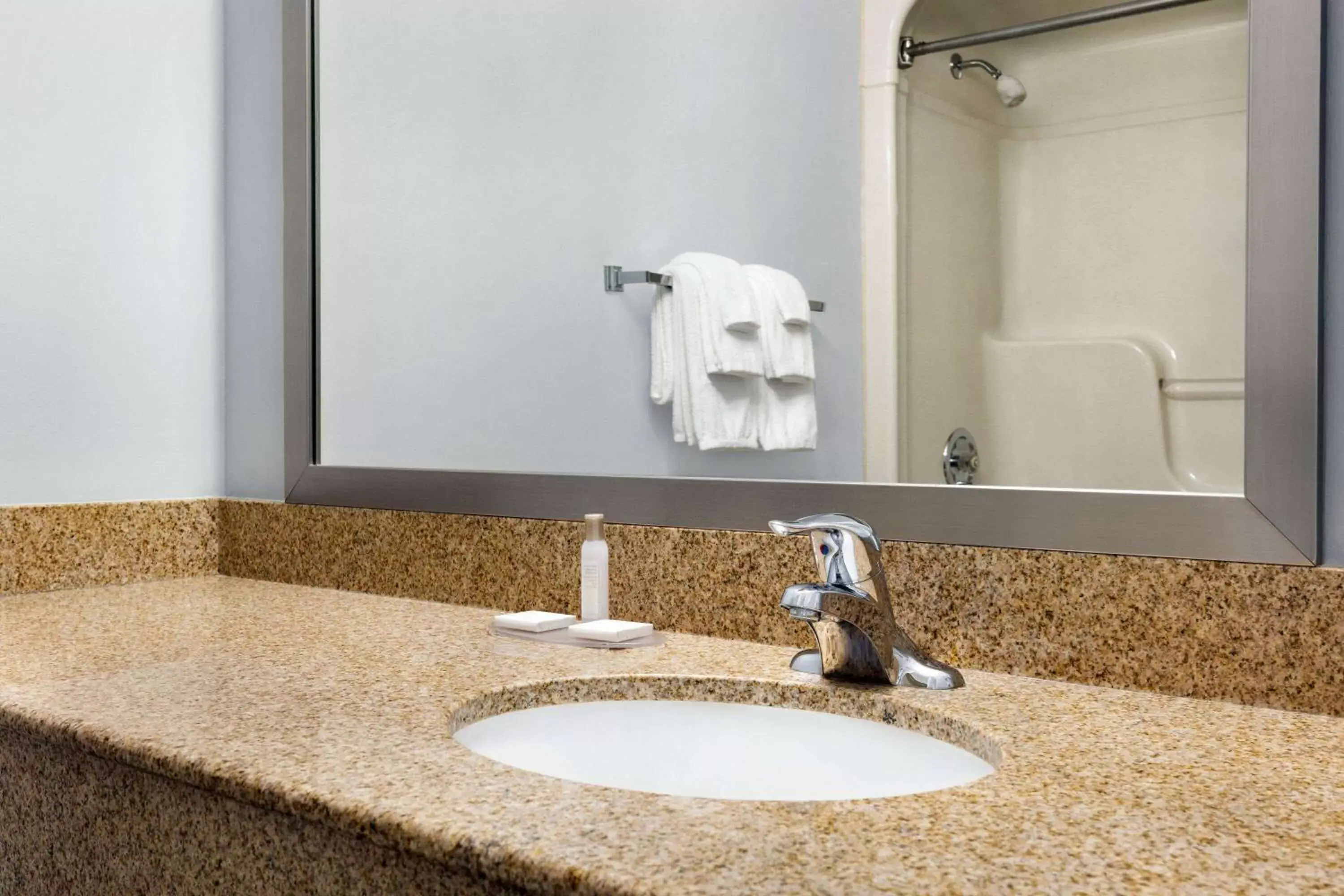 Queen Studio Suite - Non-Smoking in Travelodge by Wyndham Timmins Queen Studio Suite - Non-Smoking in Travelodge by Wyndham Timmins