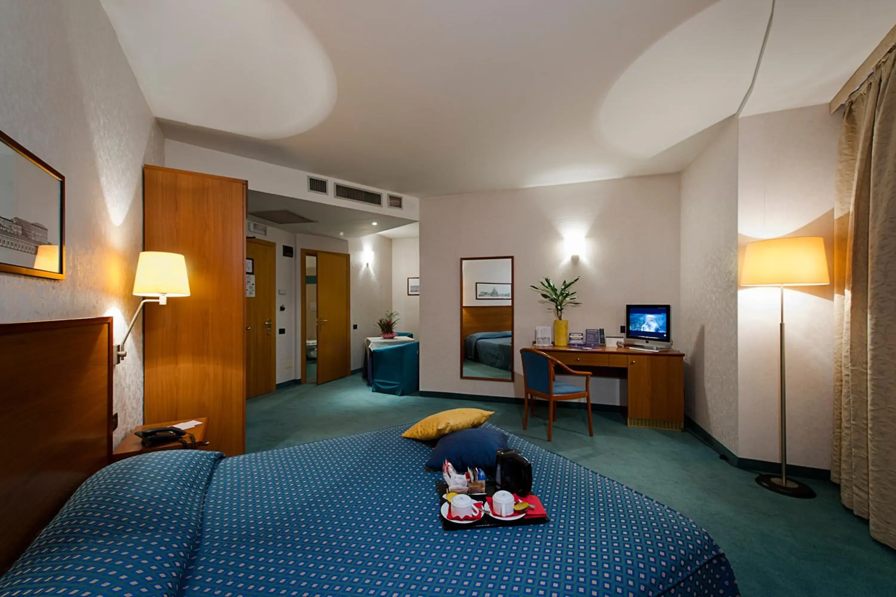 Superior Double or Twin Room in Classic Hotel Tulipano Superior Double or Twin Room in Classic Hotel Tulipano