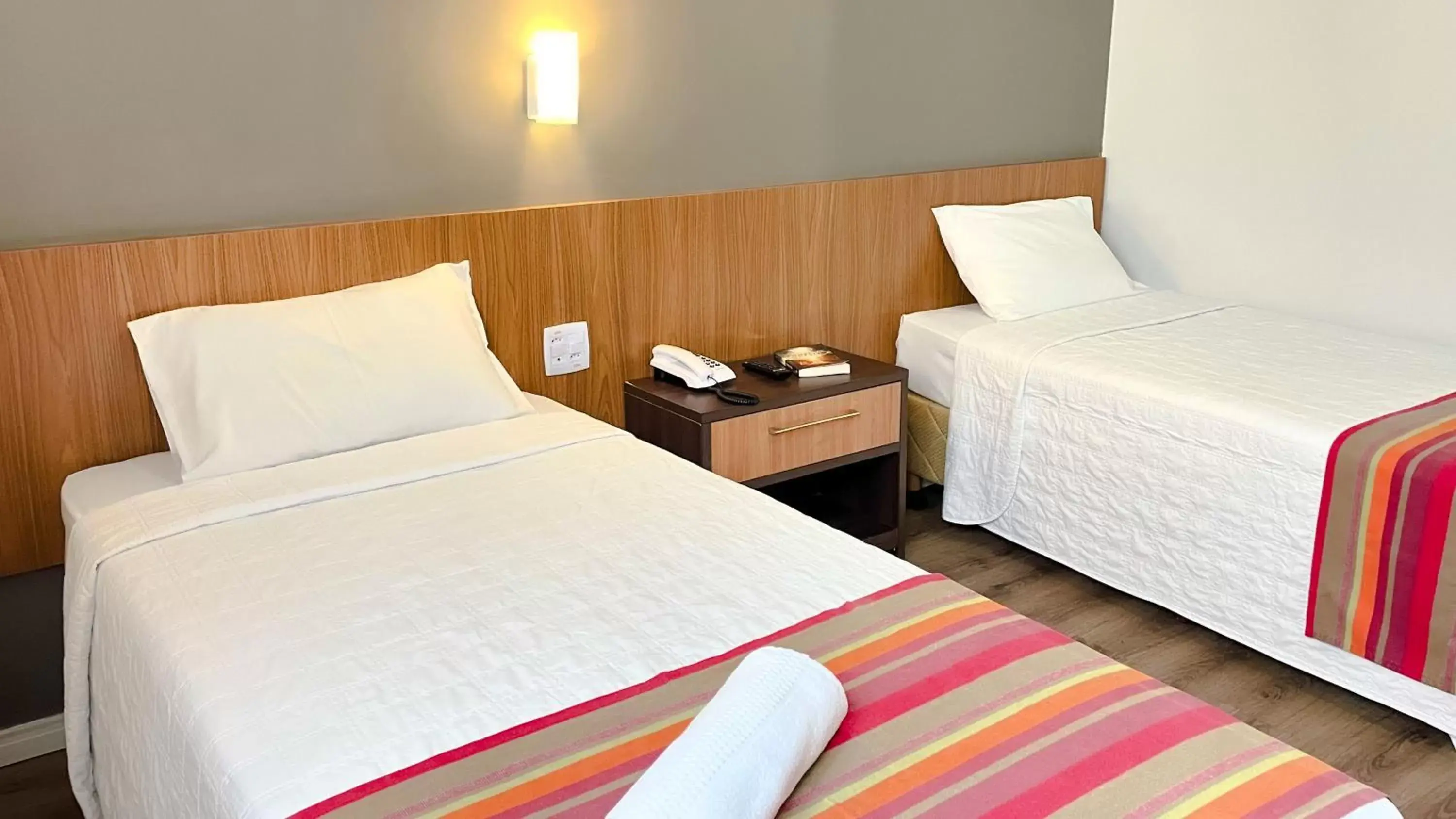 Standard Triple Room with Three Single Beds in Itajaí Express Residence Standard Triple Room with Three Single Beds in Itajaí Express Residence