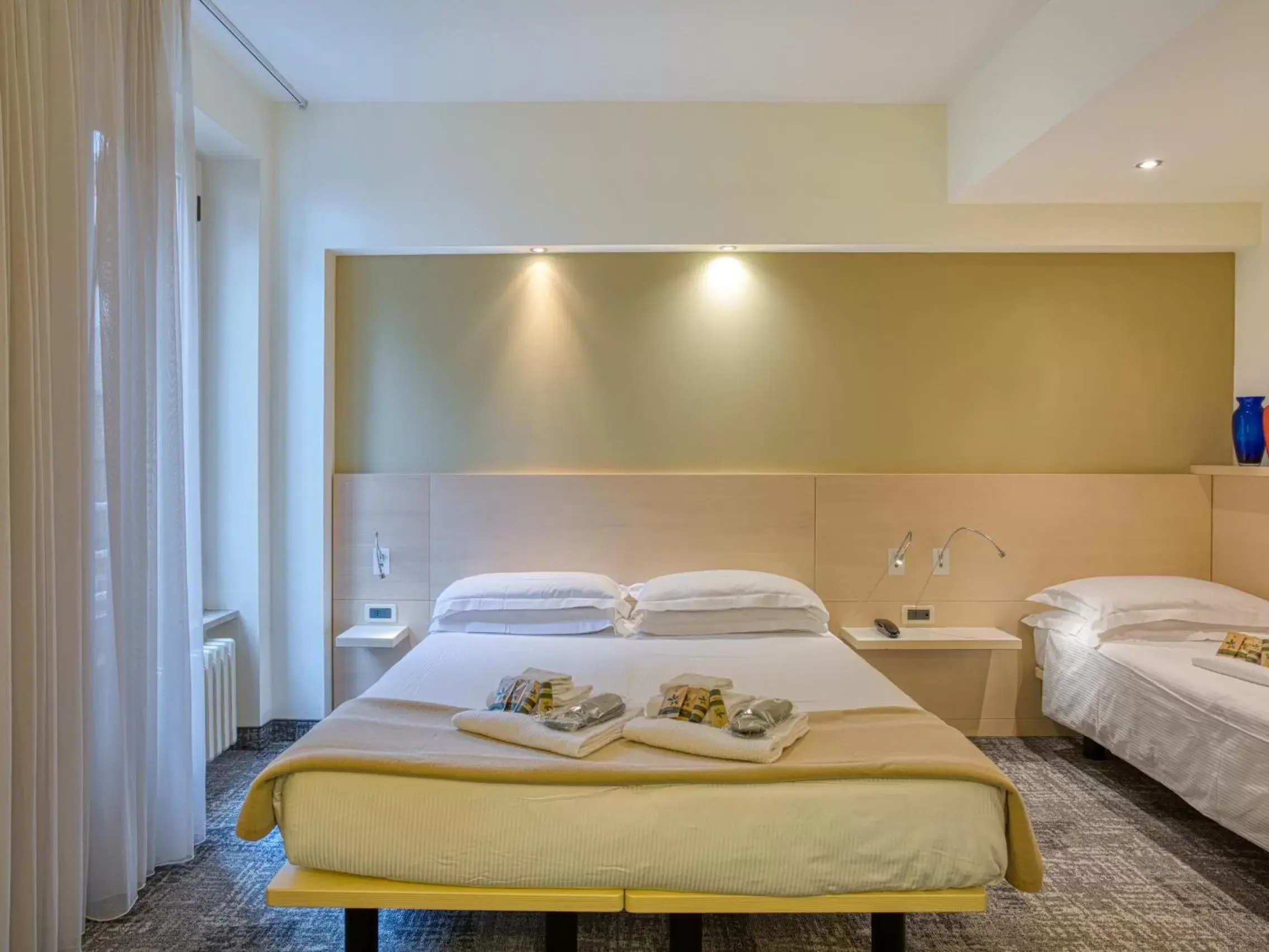 Triple Room in Hotel Piroscafo Triple Room in Hotel Piroscafo