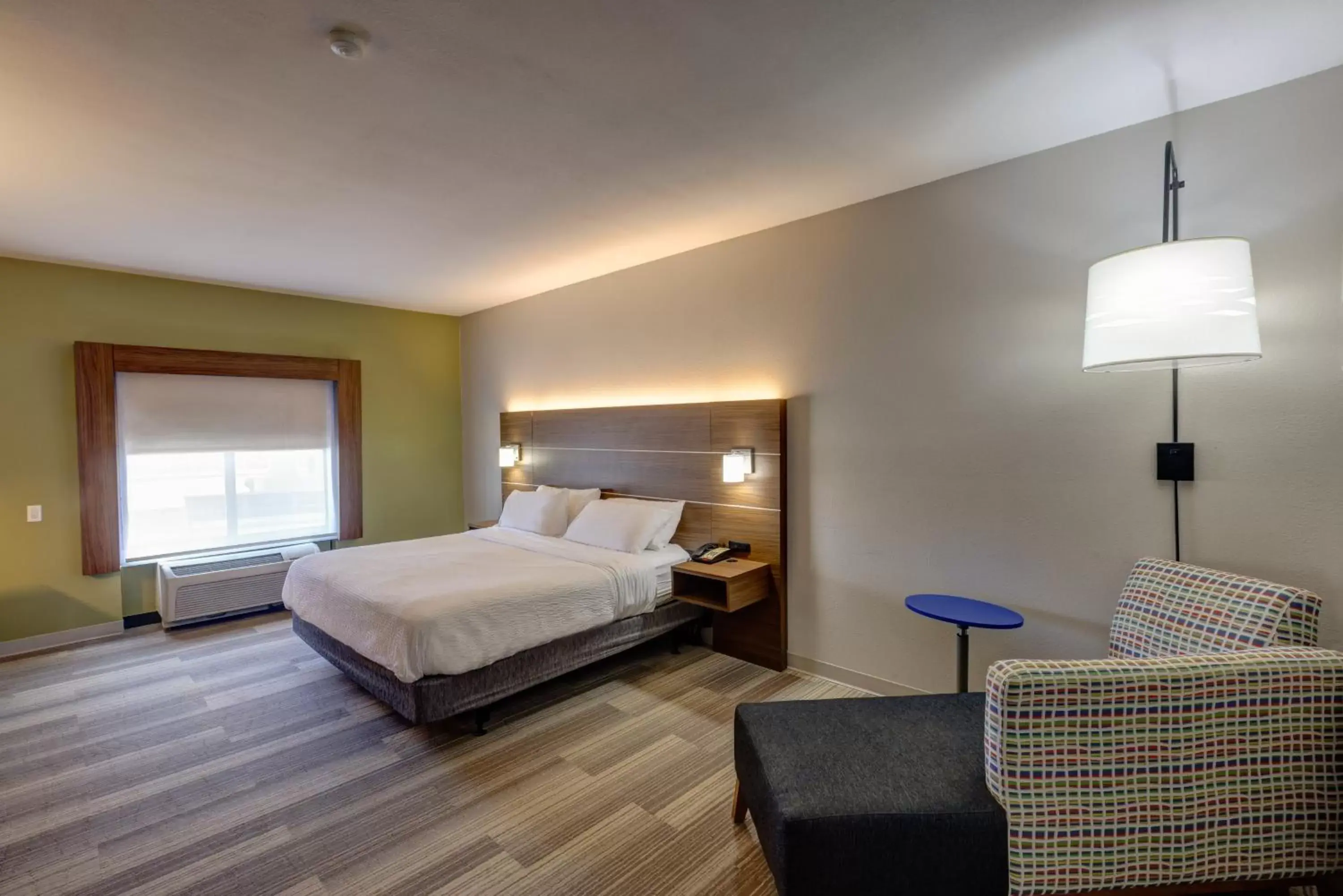 King Room - Mobility Access/Hearing Accessible in Holiday Inn Express & Suites Shelbyville Indianapolis by IHG King Room - Mobility Access/Hearing Accessible in Holiday Inn Express & Suites Shelbyville Indianapolis by IHG