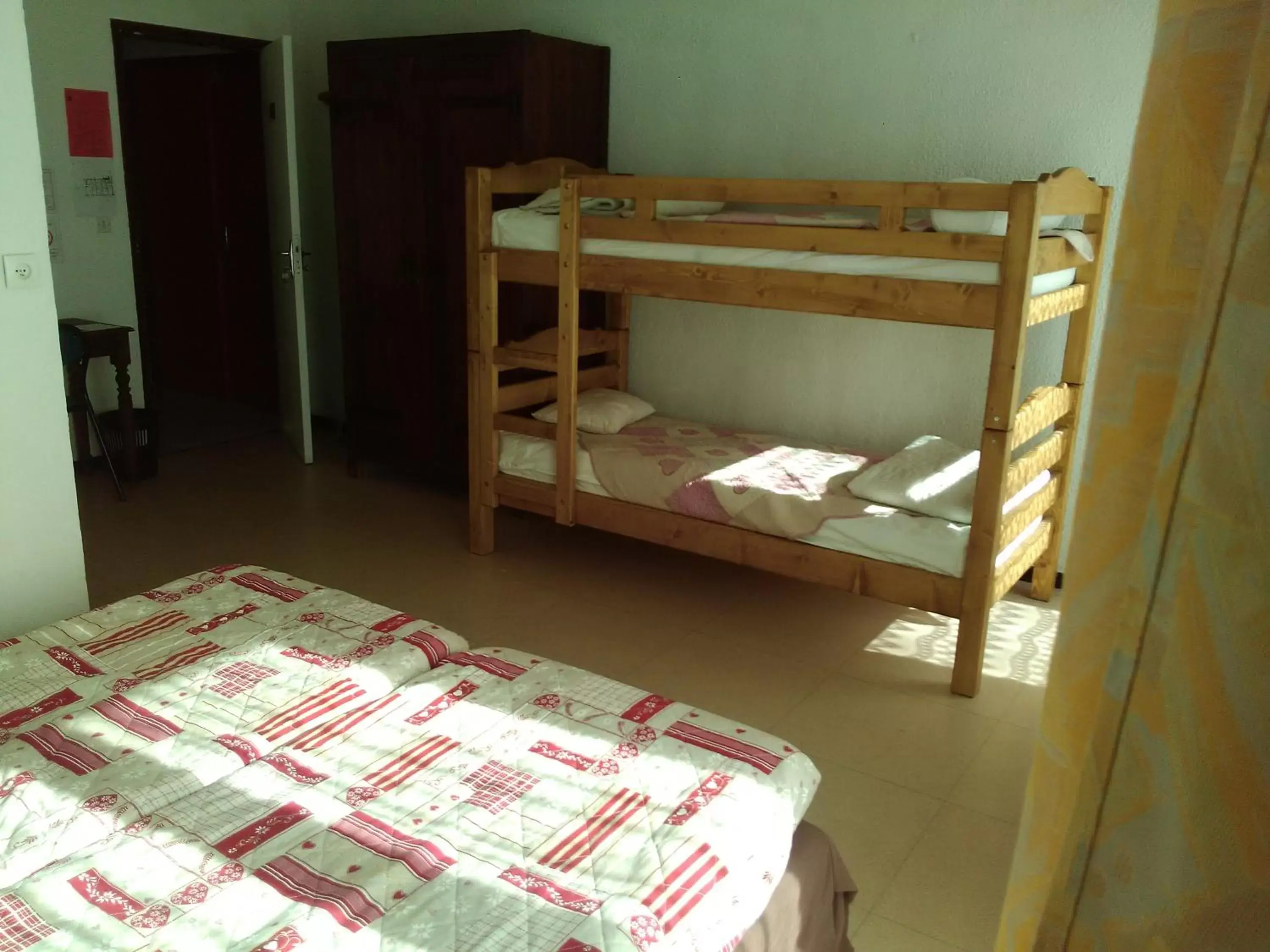 Family Room (2 Adults + 2 Children) in Cap Verb Guillestre Family Room (2 Adults + 2 Children) in Cap Verb Guillestre