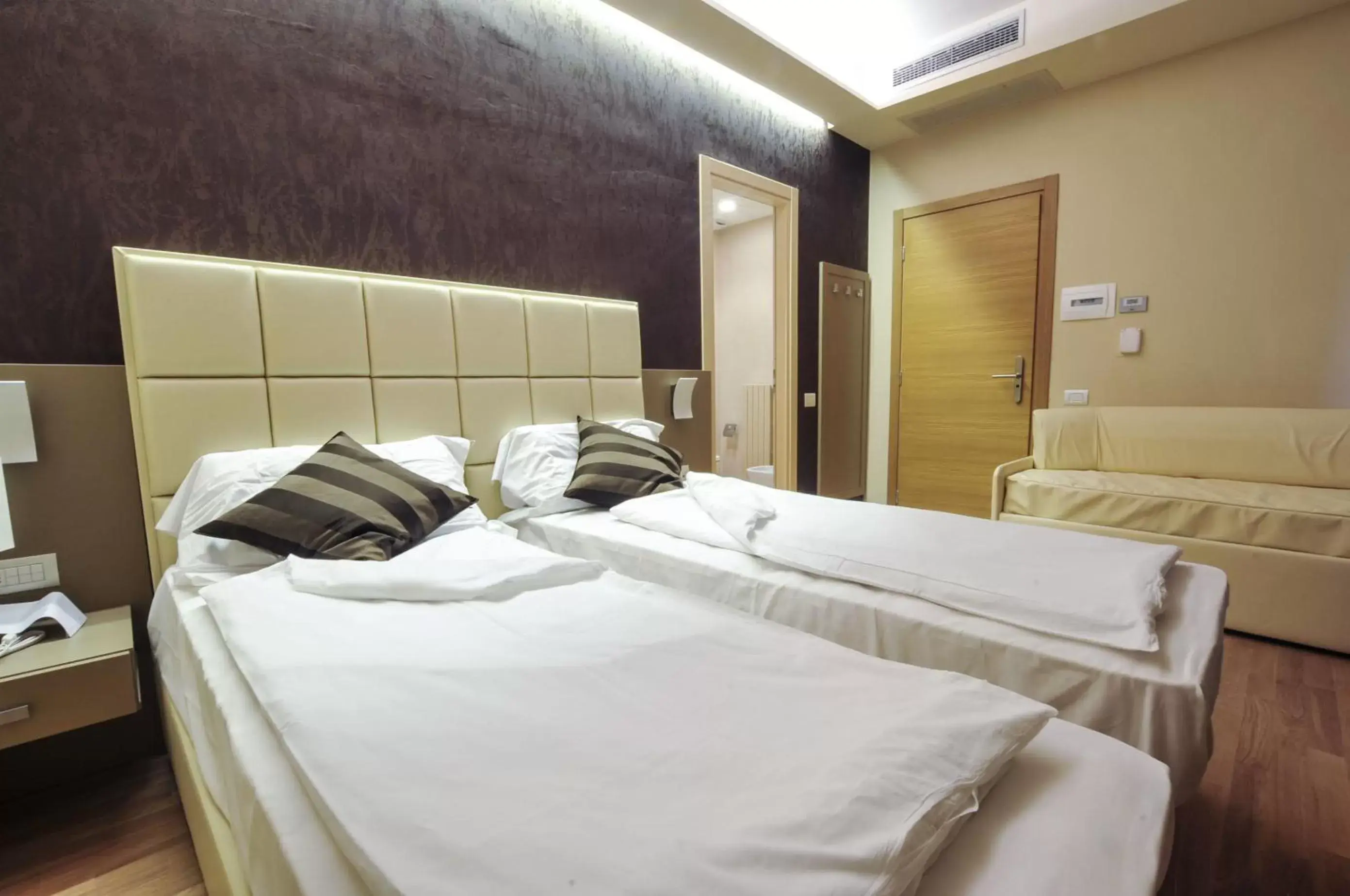 Triple Room with Balcony in Hotel Dori Triple Room with Balcony in Hotel Dori