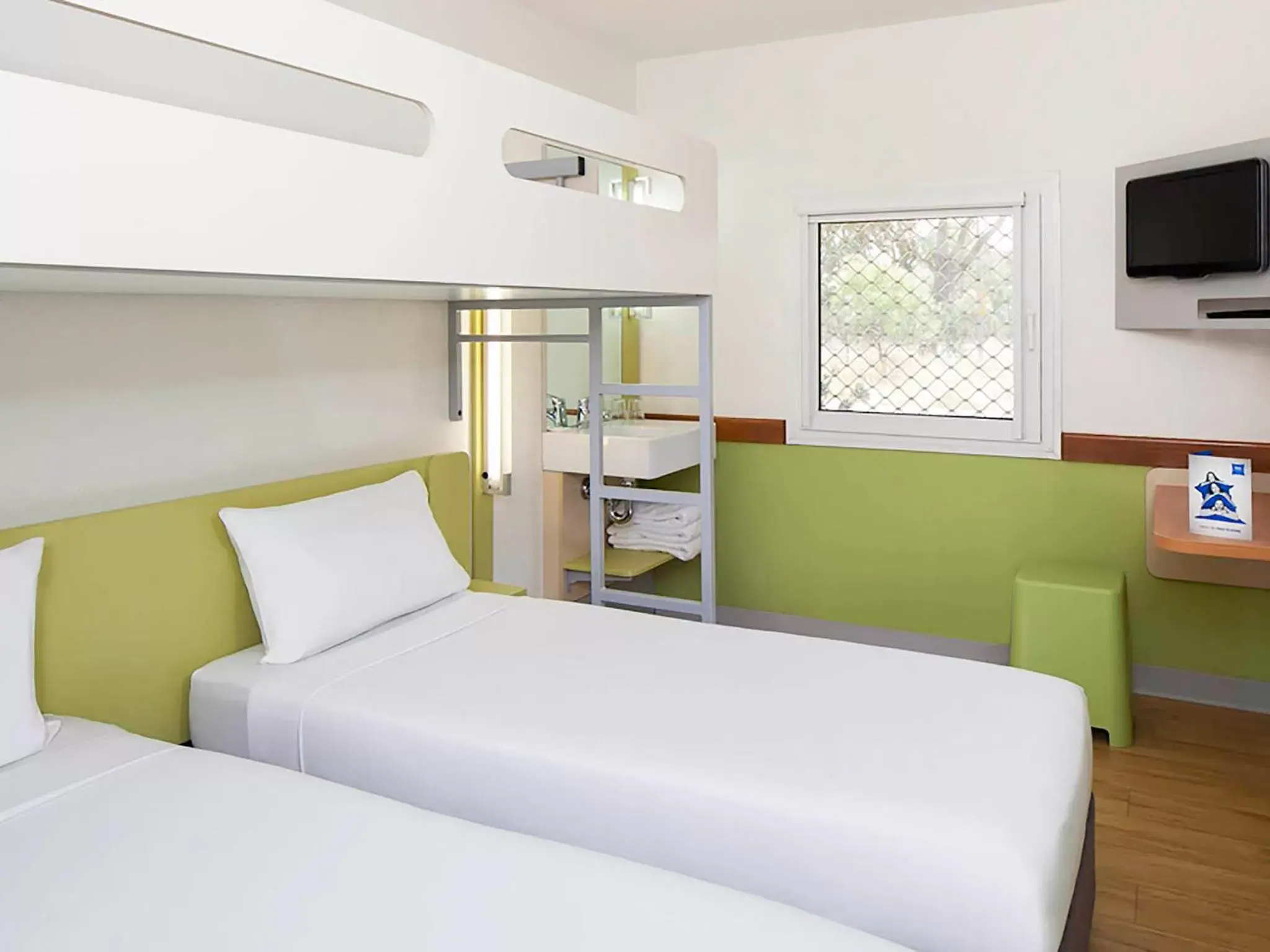 Standard Room with Two Single King Beds and Overhead Bunk in ibis Budget - Campbelltown Standard Room with Two Single King Beds and Overhead Bunk in ibis Budget - Campbelltown