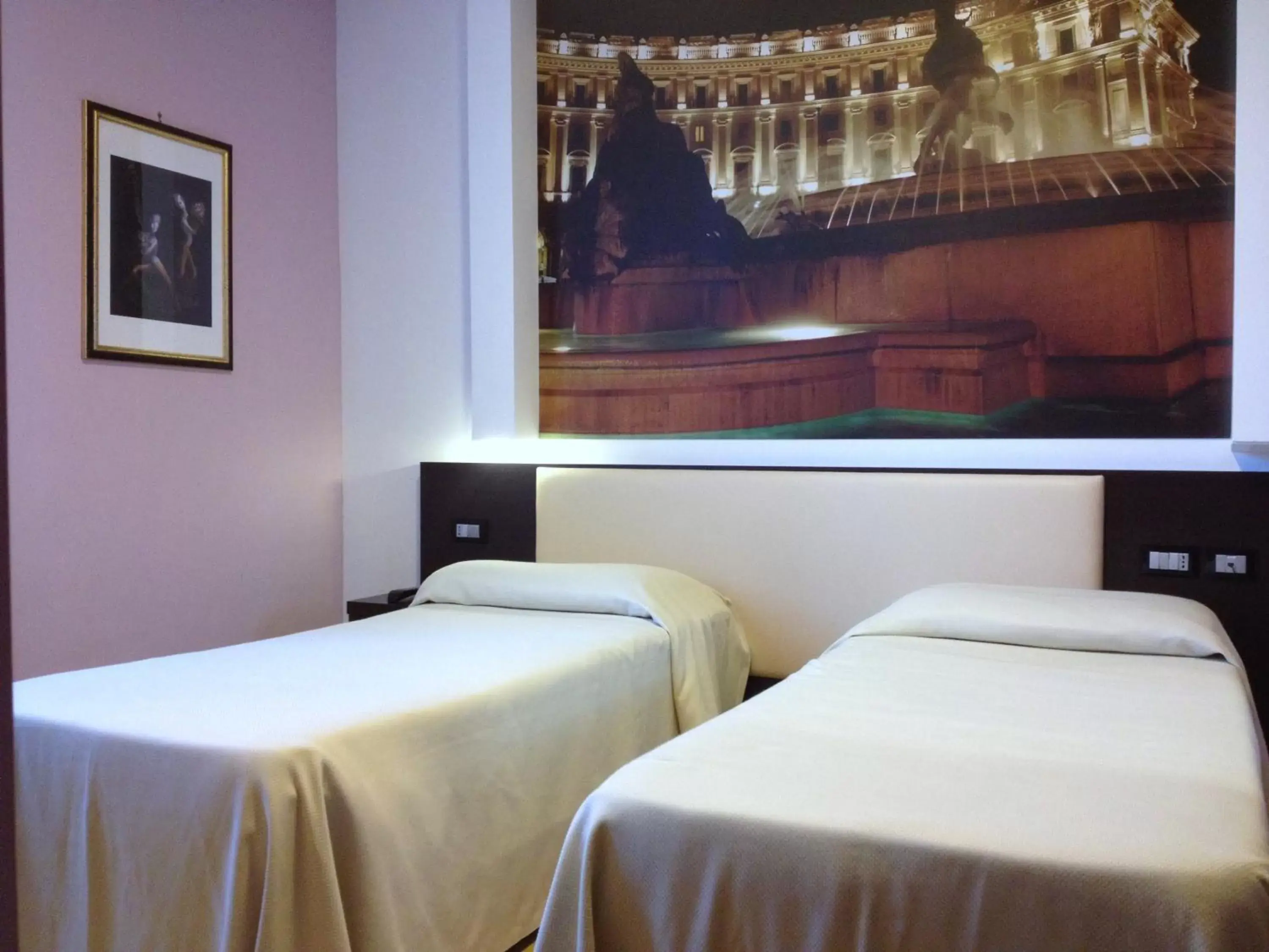 Twin Room - single occupancy in Hotel Star Twin Room - single occupancy in Hotel Star