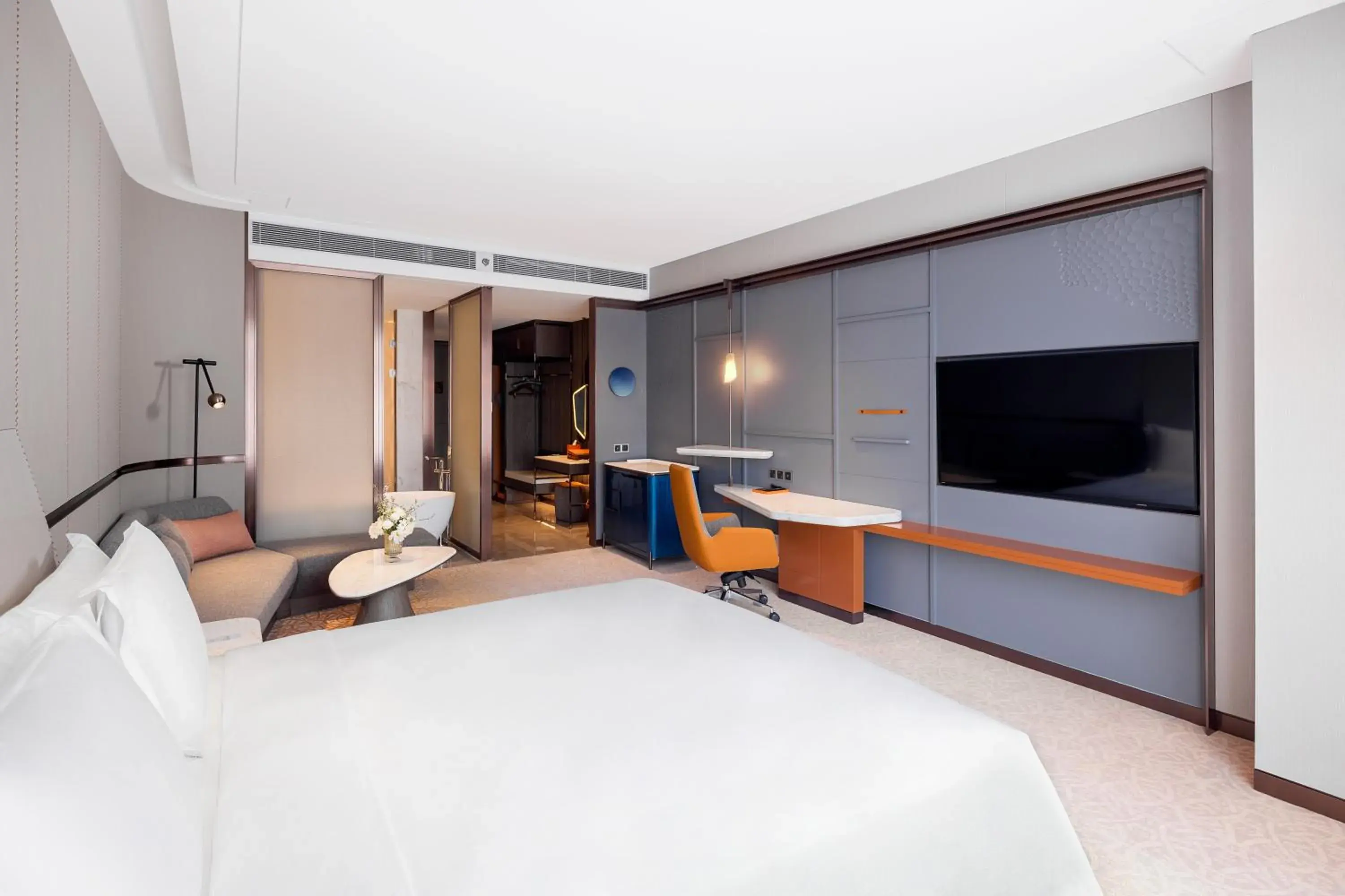 Standard King Room in Crowne Plaza Qingdao Jinshui by IHG Standard King Room in Crowne Plaza Qingdao Jinshui by IHG