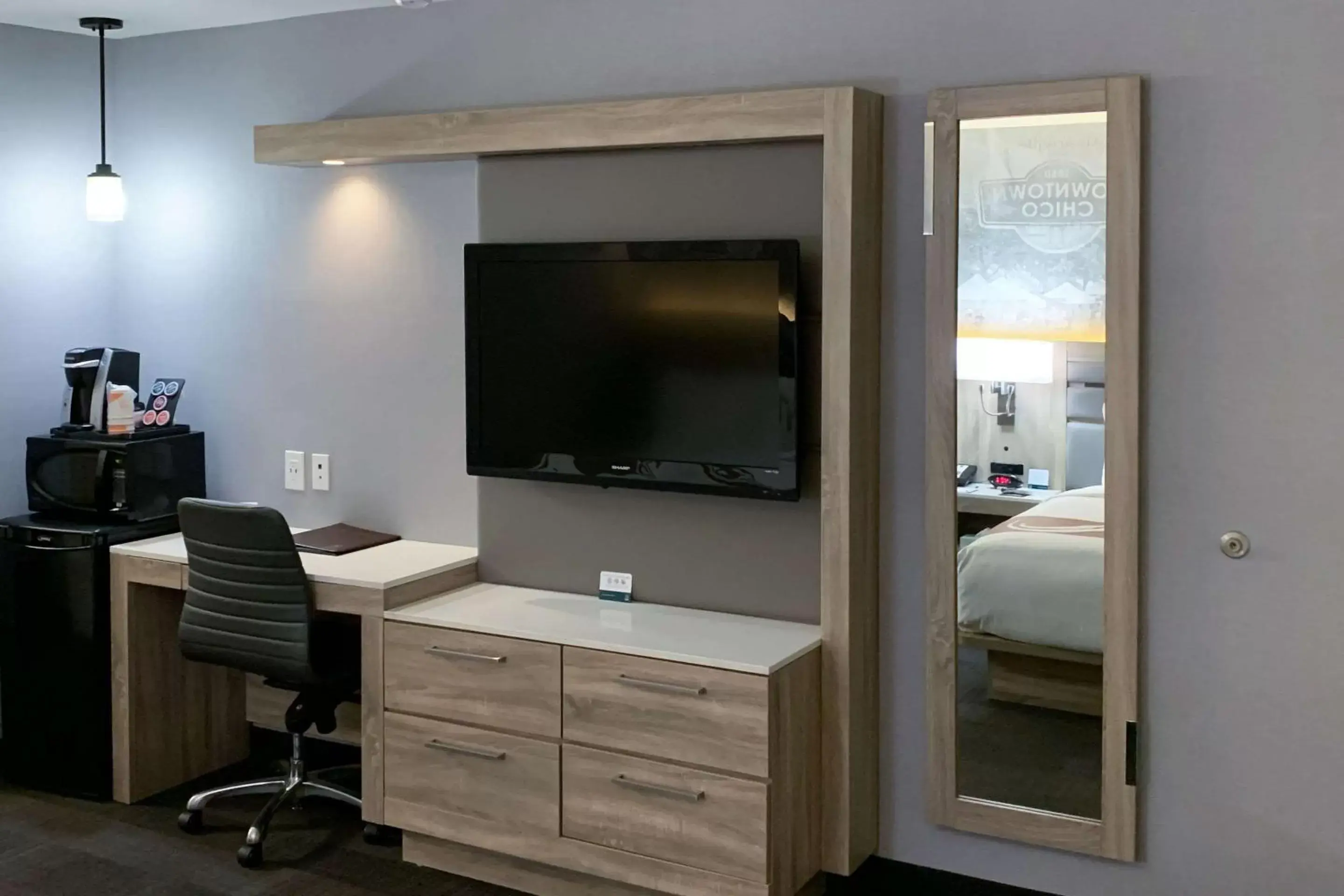 Queen Room with Roll-In Shower - Accessible/Non-Smoking in Quality Inn Chico Queen Room with Roll-In Shower - Accessible/Non-Smoking in Quality Inn Chico