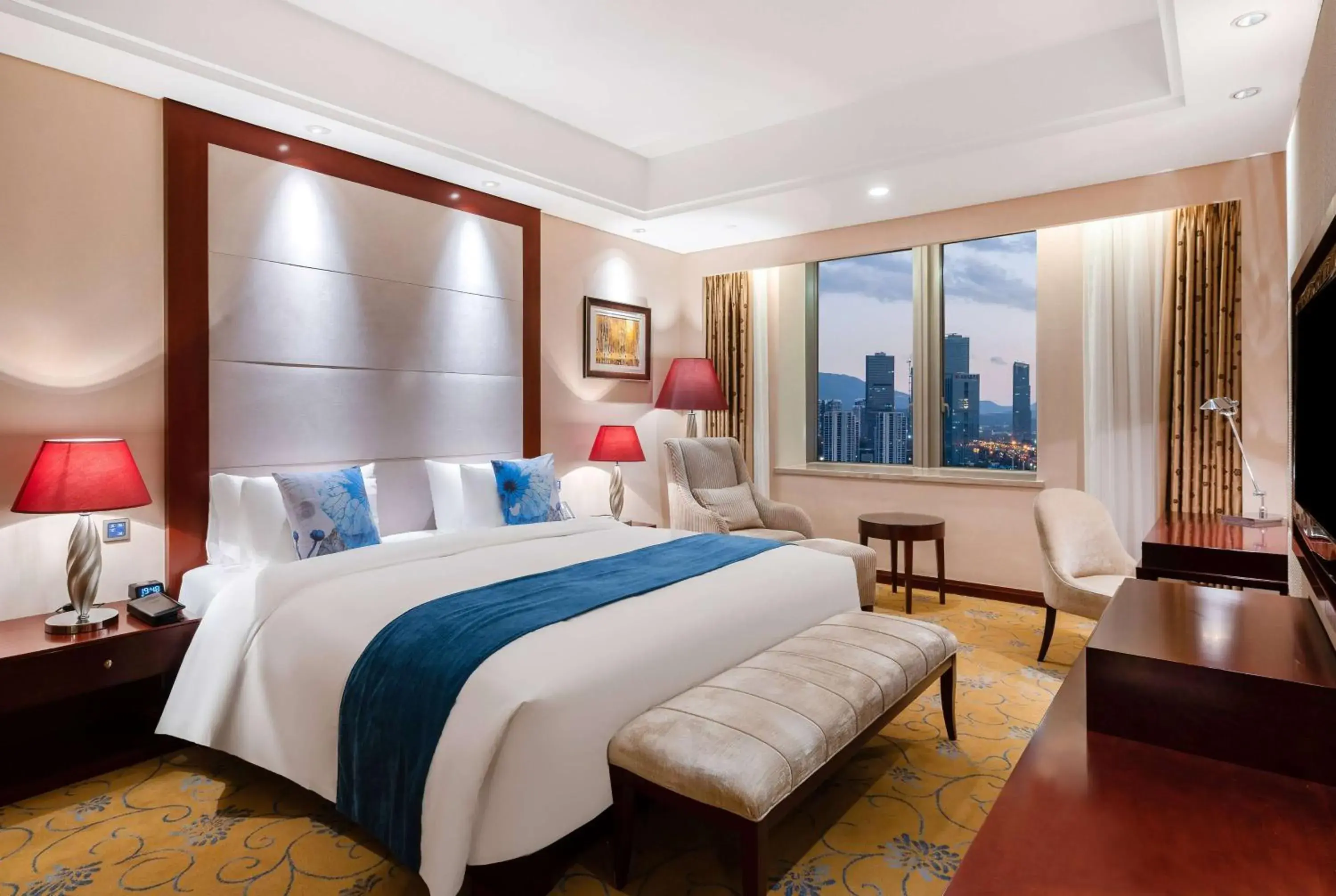 Executive King Suite - Smoking in Howard Johnson Tropical Garden Plaza Kunming Executive King Suite - Smoking in Howard Johnson Tropical Garden Plaza Kunming