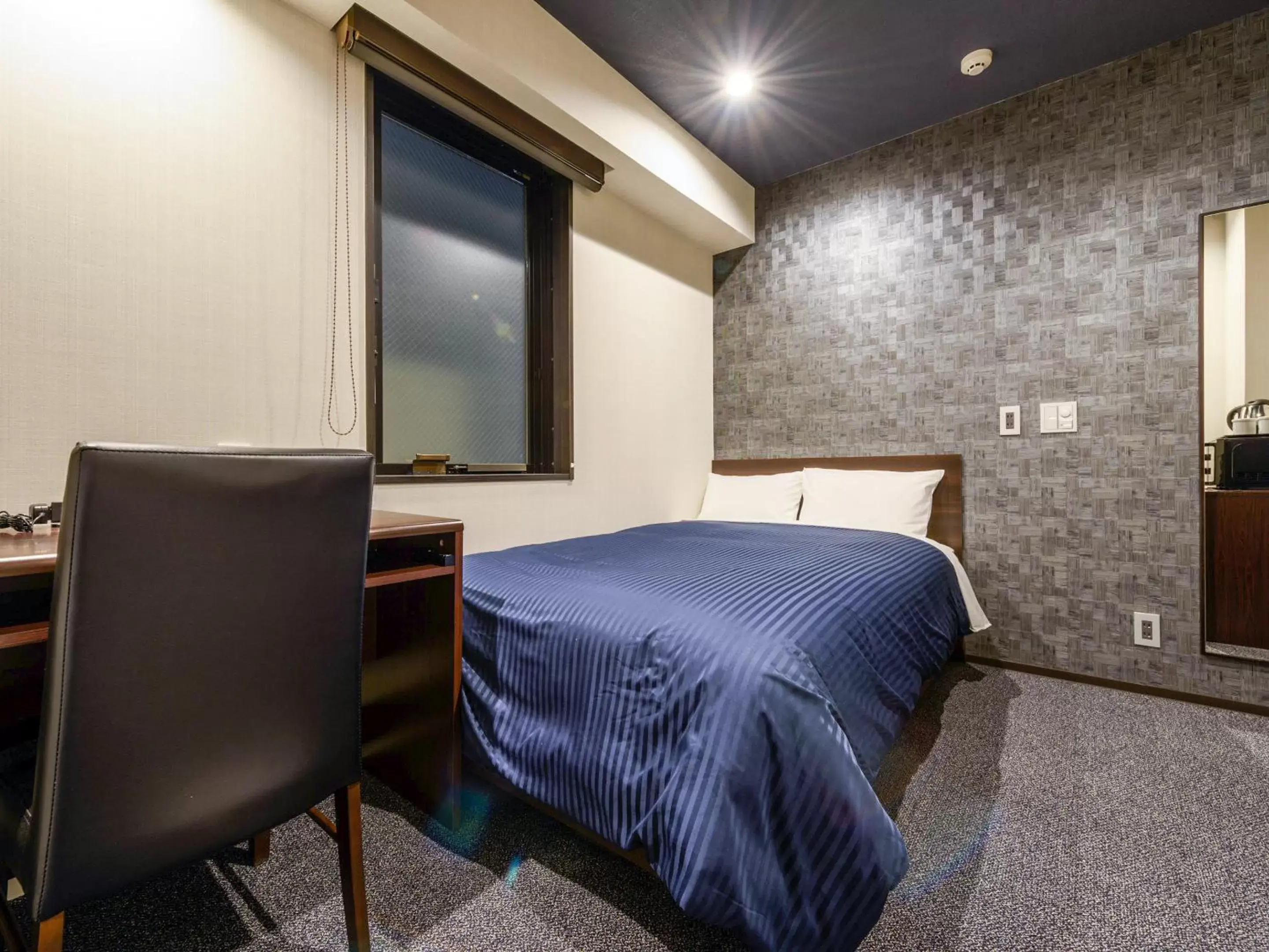 Double Room with Small Double Bed - single occupancy - Non-Smoking in HOTEL LiVEMAX Asakusabashi-Ekimae Double Room with Small Double Bed - single occupancy - Non-Smoking in HOTEL LiVEMAX Asakusabashi-Ekimae