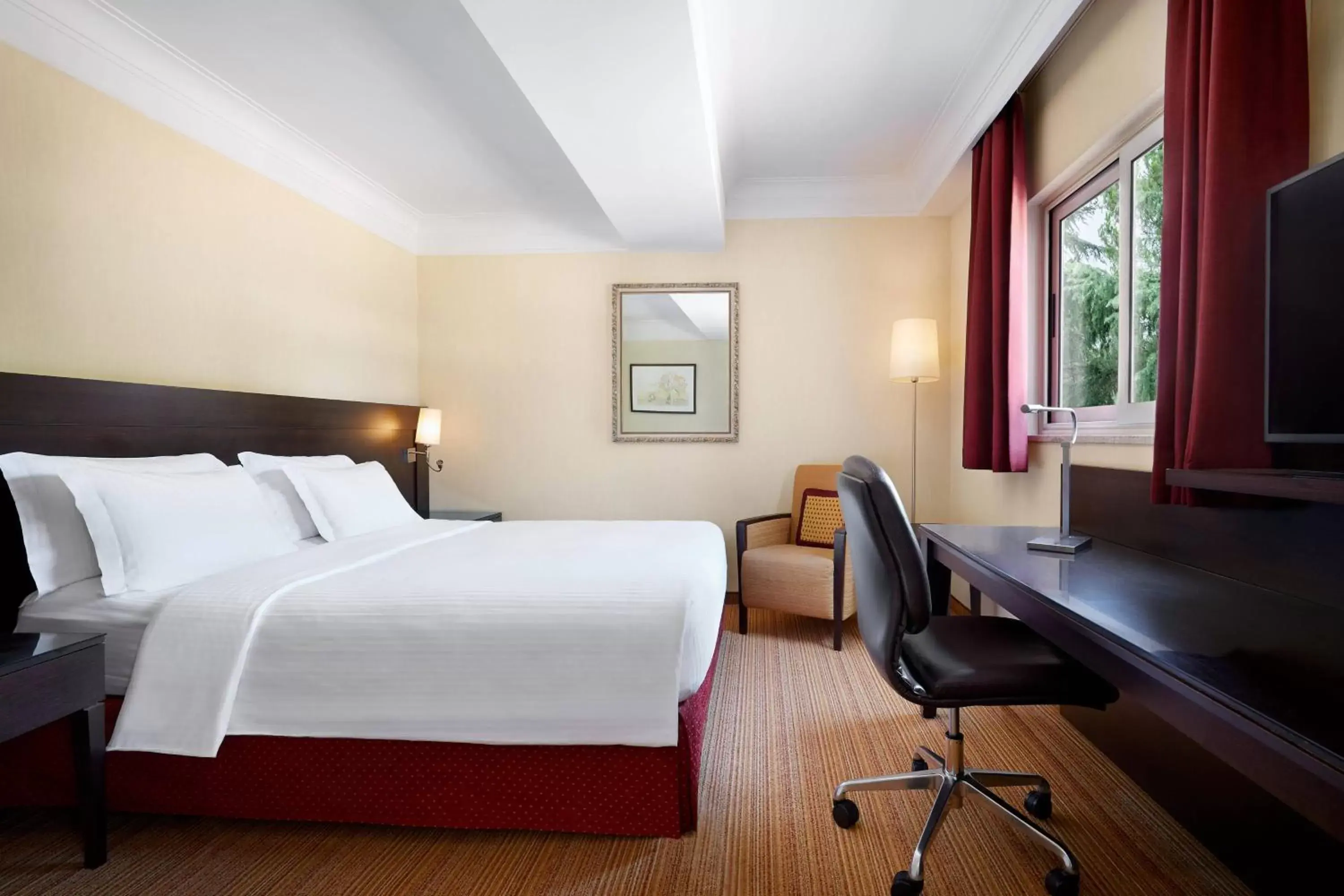 Classic, Guest room, 1 King - single occupancy in Courtyard by Marriott Rome Central Park Classic, Guest room, 1 King - single occupancy in Courtyard by Marriott Rome Central Park