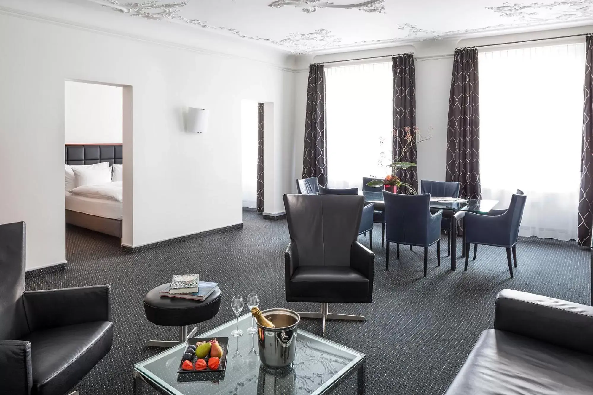 Executive Suite in Hotel Basel - Da wohnen, wo Basel lebt! Executive Suite in Hotel Basel - Da wohnen, wo Basel lebt!