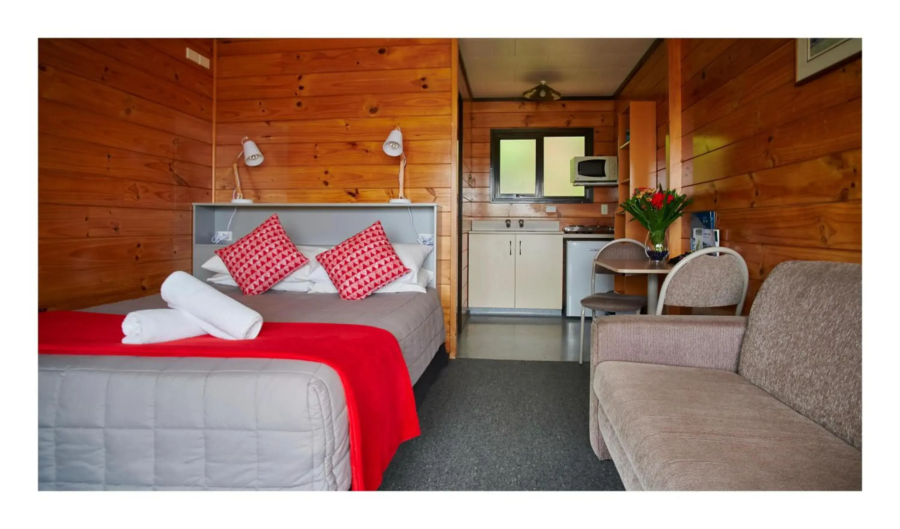 Queen Studio with Private Bathroom in Greymouth Seaside TOP 10 Holiday Park Queen Studio with Private Bathroom in Greymouth Seaside TOP 10 Holiday Park