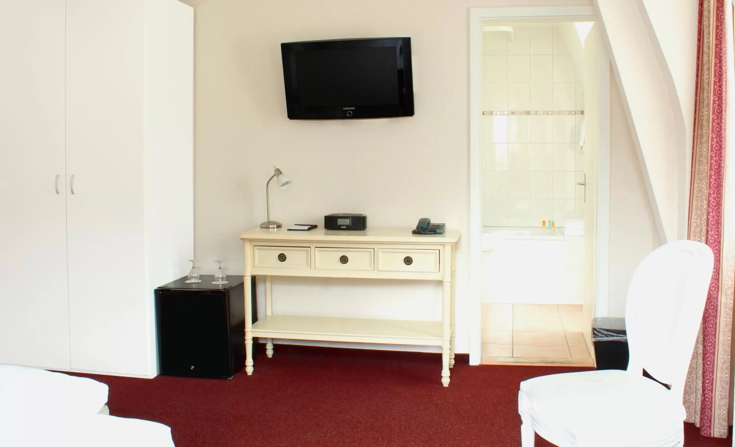 Superior Twin Room in Hotel Weisses Kreuz Superior Twin Room in Hotel Weisses Kreuz