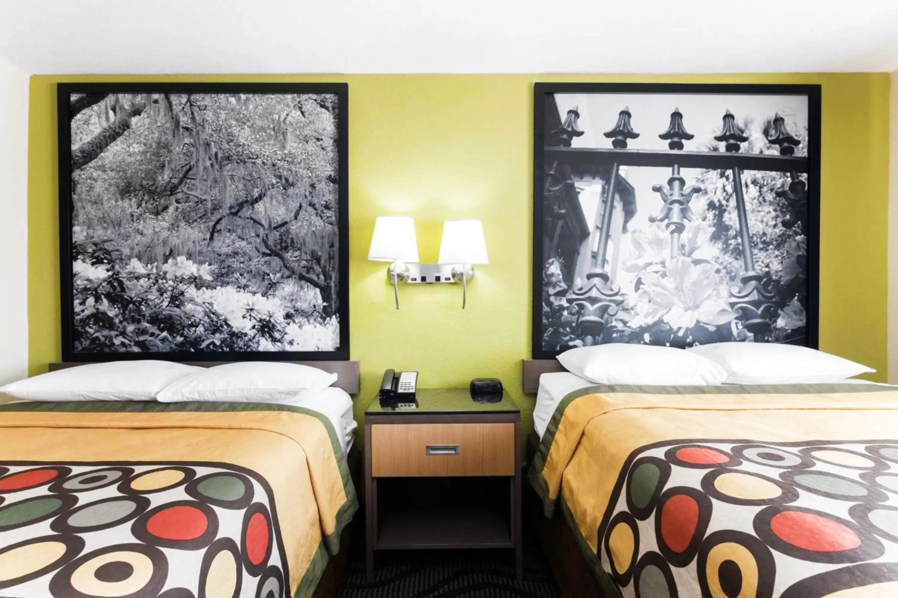 Queen Room with Two Queen Beds - Smoking in Super 8 by Wyndham Brunswick/St Simons Island Area Queen Room with Two Queen Beds - Smoking in Super 8 by Wyndham Brunswick/St Simons Island Area