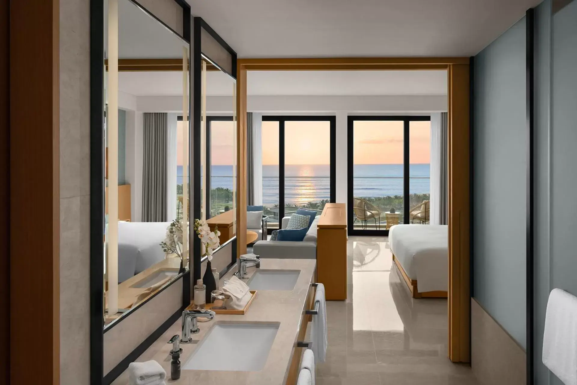 Corner Suite Double Ocean View with Monogram Lounge Access - Mini-bar included once per stay, Daily Guest Activities in Shilla Monogram Danang Corner Suite Double Ocean View with Monogram Lounge Access - Mini-bar included once per stay, Daily Guest Activities in Shilla Monogram Danang