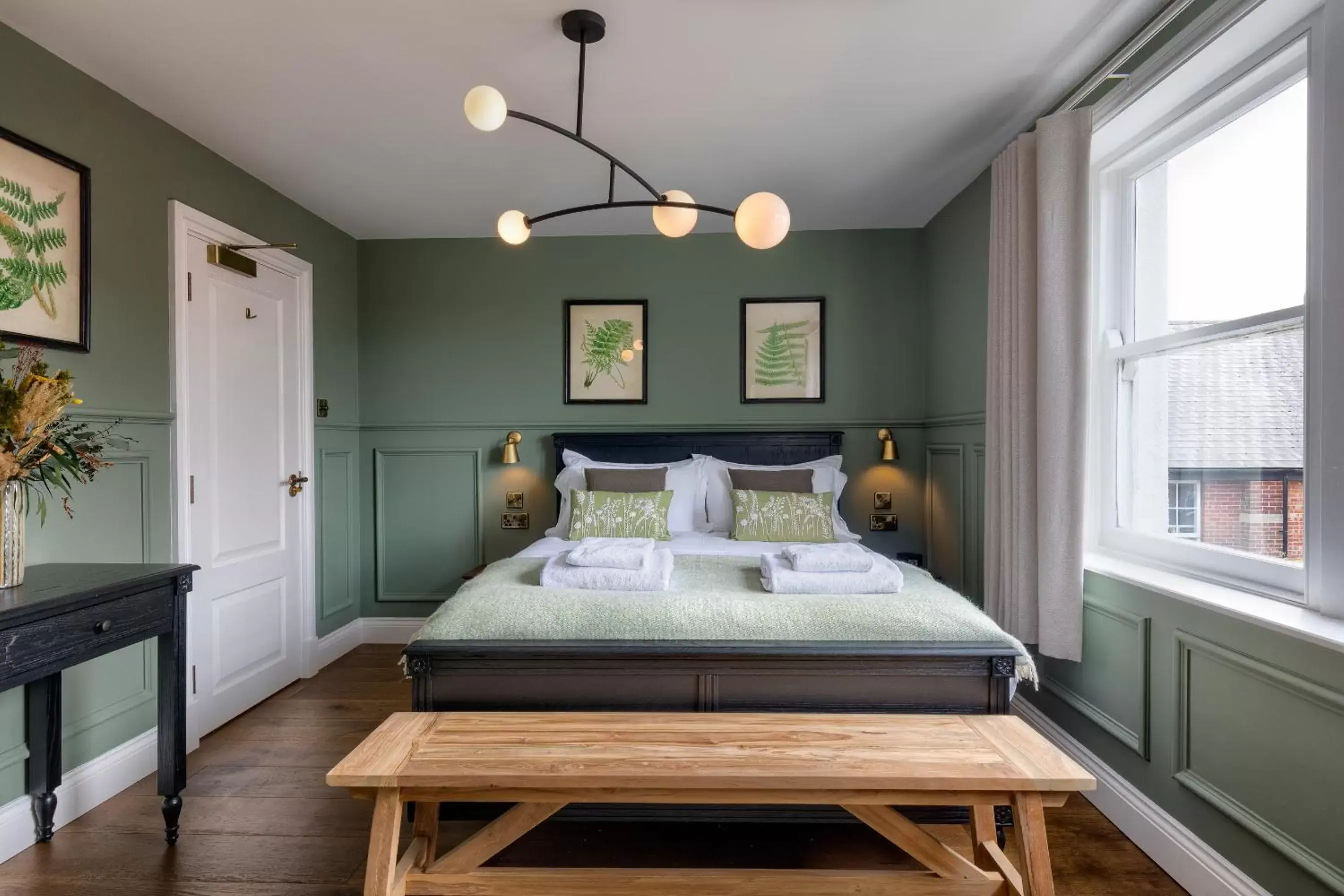 Deluxe King Room in The White Hart Wadhurst Deluxe King Room in The White Hart Wadhurst