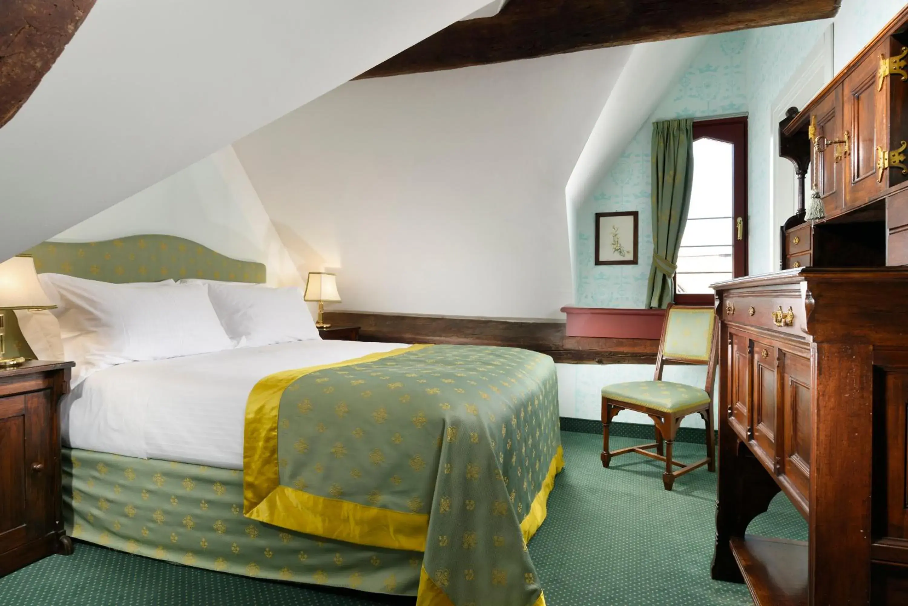 Superior Queen Room - single occupancy in Castello Dal Pozzo Resort Lago Maggiore - Preferred Hotels & Resorts Superior Queen Room - single occupancy in Castello Dal Pozzo Resort Lago Maggiore - Preferred Hotels & Resorts