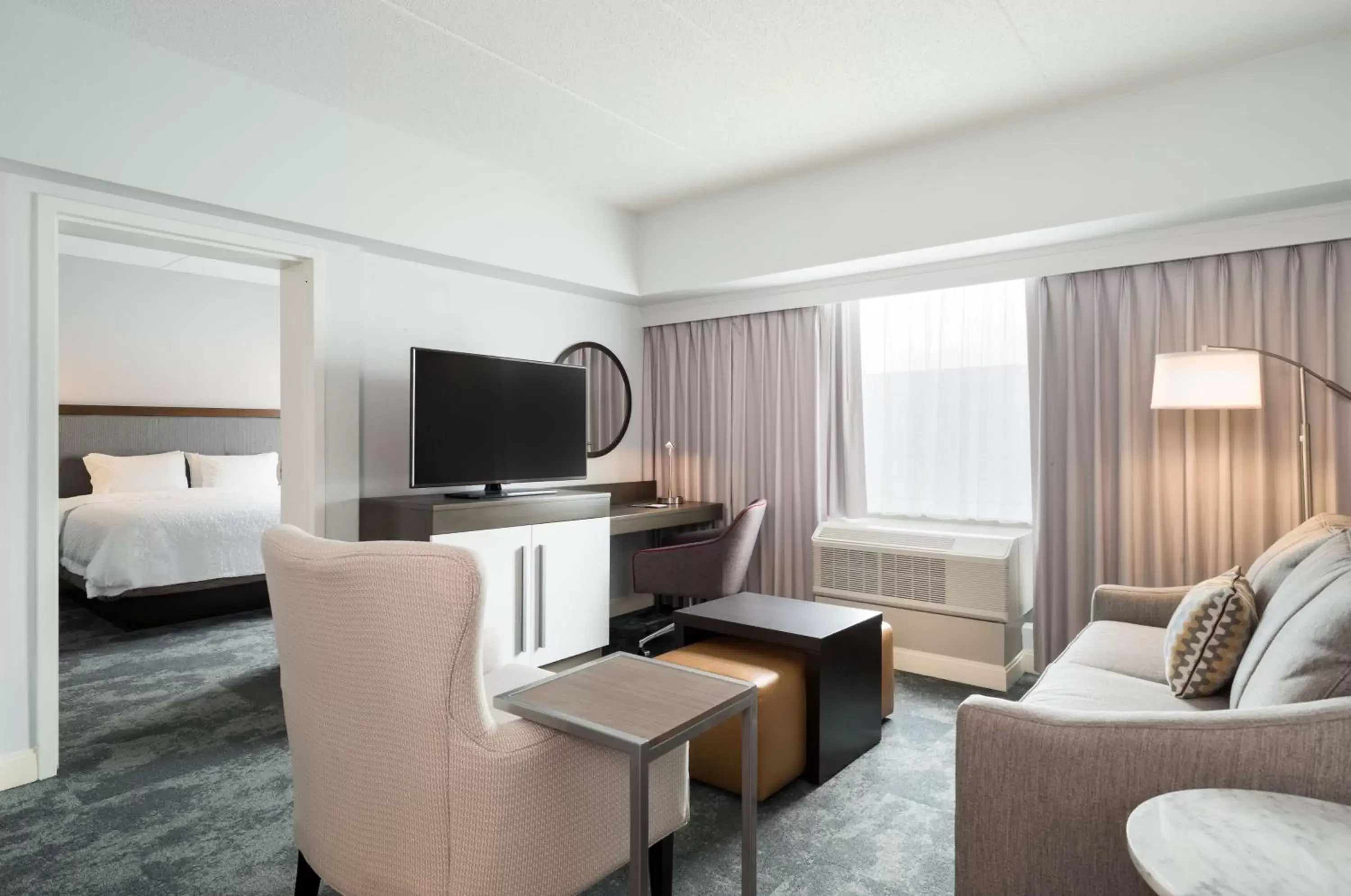 King Suite with Bath Tub - Mobility Access/Non-Smoking in Hampton Inn Philadelphia Center City-Convention Center King Suite with Bath Tub - Mobility Access/Non-Smoking in Hampton Inn Philadelphia Center City-Convention Center