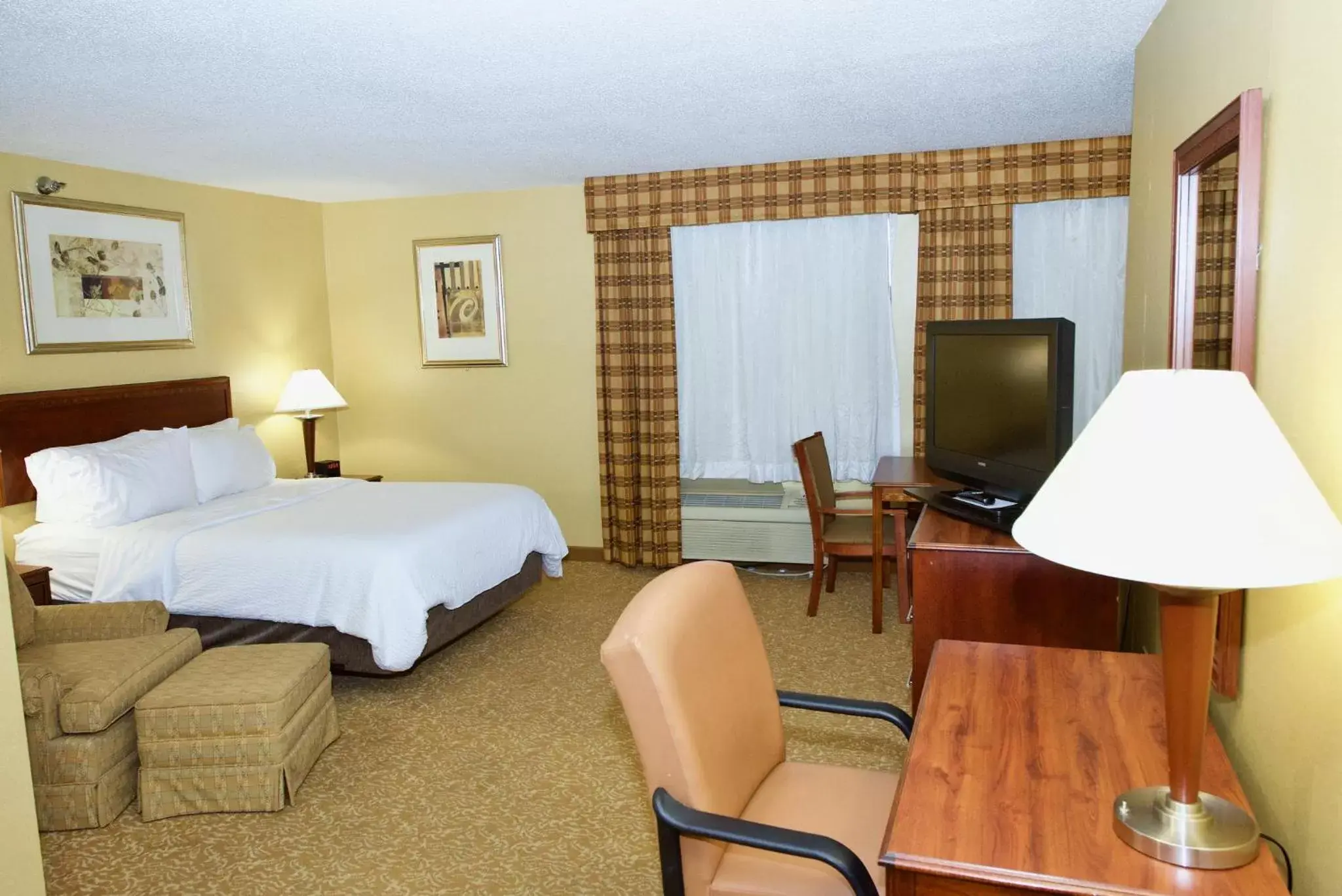 Queen Room - Mobility/Hearing Access - Non-Smoking in Holiday Inn Express Hotel & Suites Fenton/I-44, an IHG Hotel Queen Room - Mobility/Hearing Access - Non-Smoking in Holiday Inn Express Hotel & Suites Fenton/I-44, an IHG Hotel