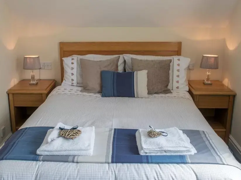 Family Room with Shower - single occupancy in The Olde Peculiar Family Room with Shower - single occupancy in The Olde Peculiar