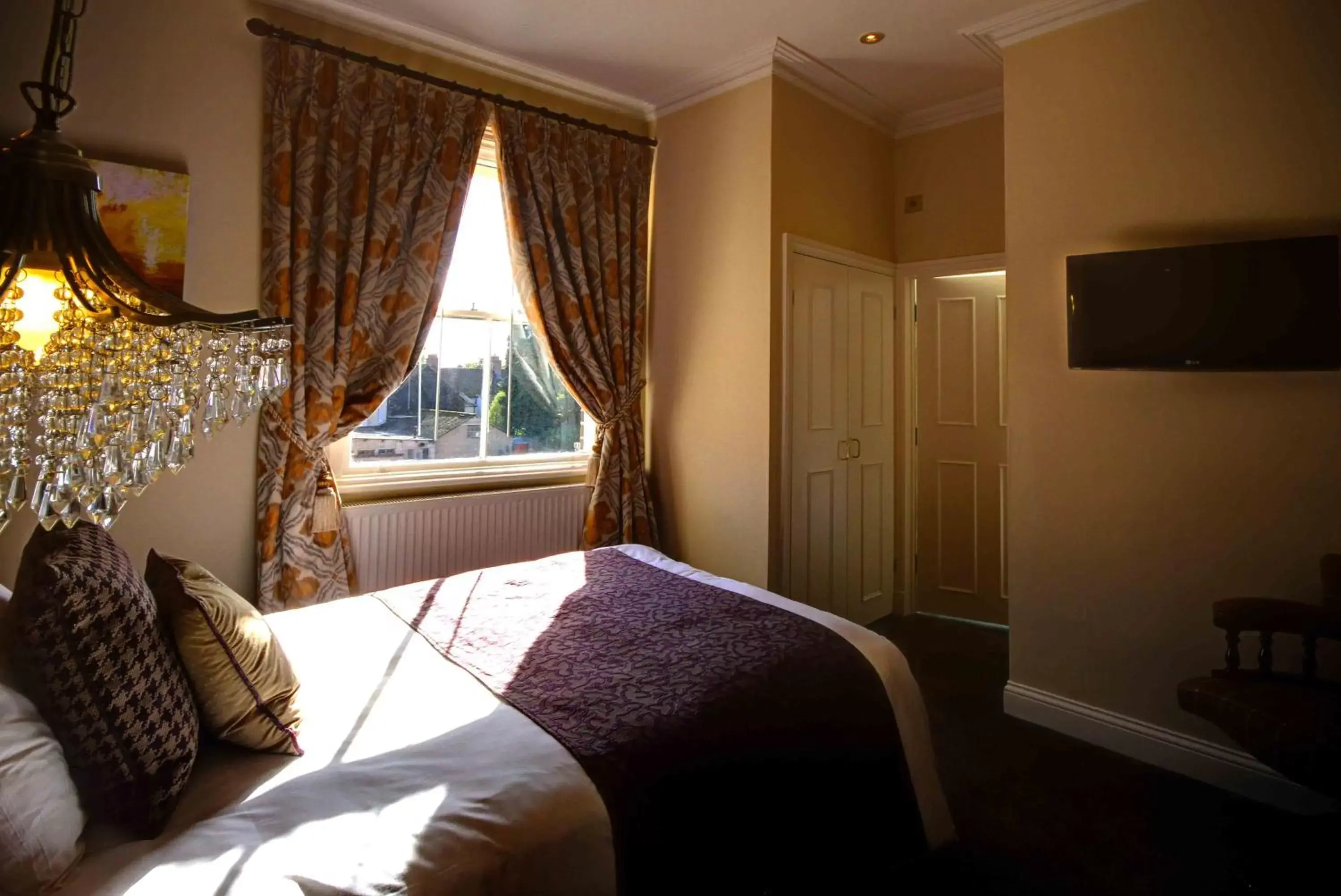 Single Room in King's Head Hotel By Greene King Inns Single Room in King's Head Hotel By Greene King Inns