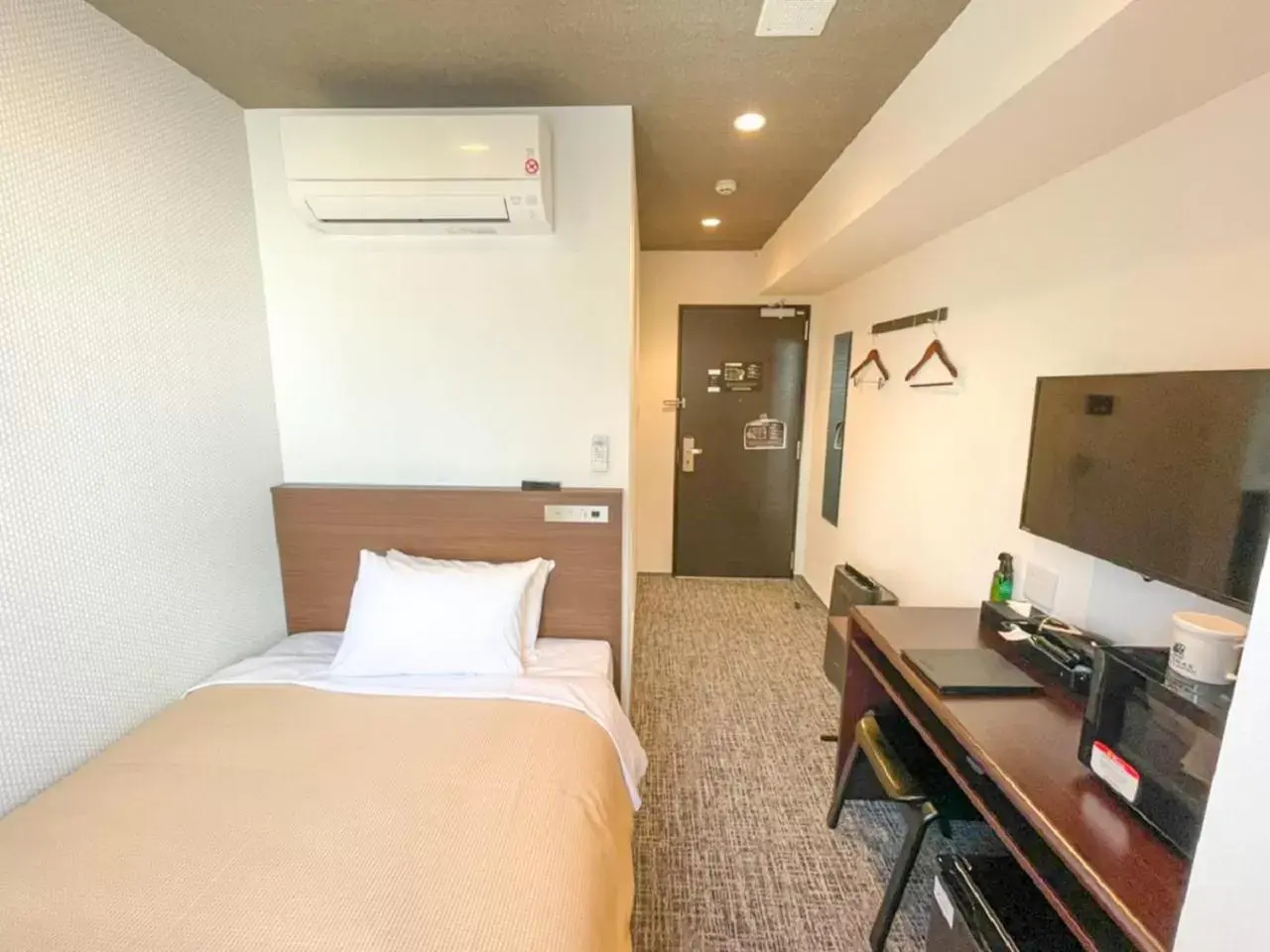 Double Room with Small Double Bed - single occupancy - Non-Smoking - Small Dog Friendly in HOTEL LiVEMAX BUDGET Nagoya Shinkansen-guchi Double Room with Small Double Bed - single occupancy - Non-Smoking - Small Dog Friendly in HOTEL LiVEMAX BUDGET Nagoya Shinkansen-guchi