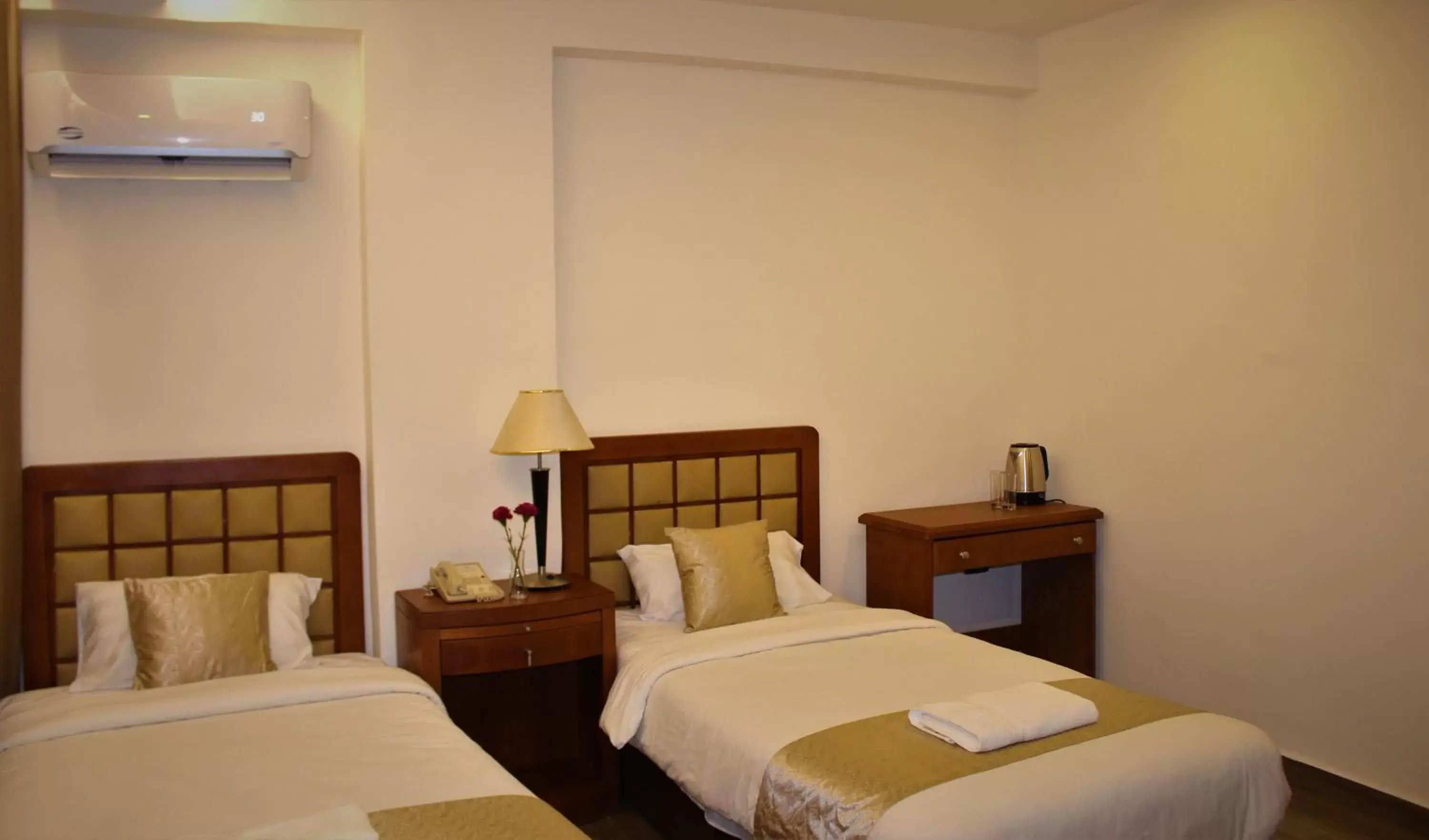 Standard Twin Room in New MerryLand Hotel Standard Twin Room in New MerryLand Hotel