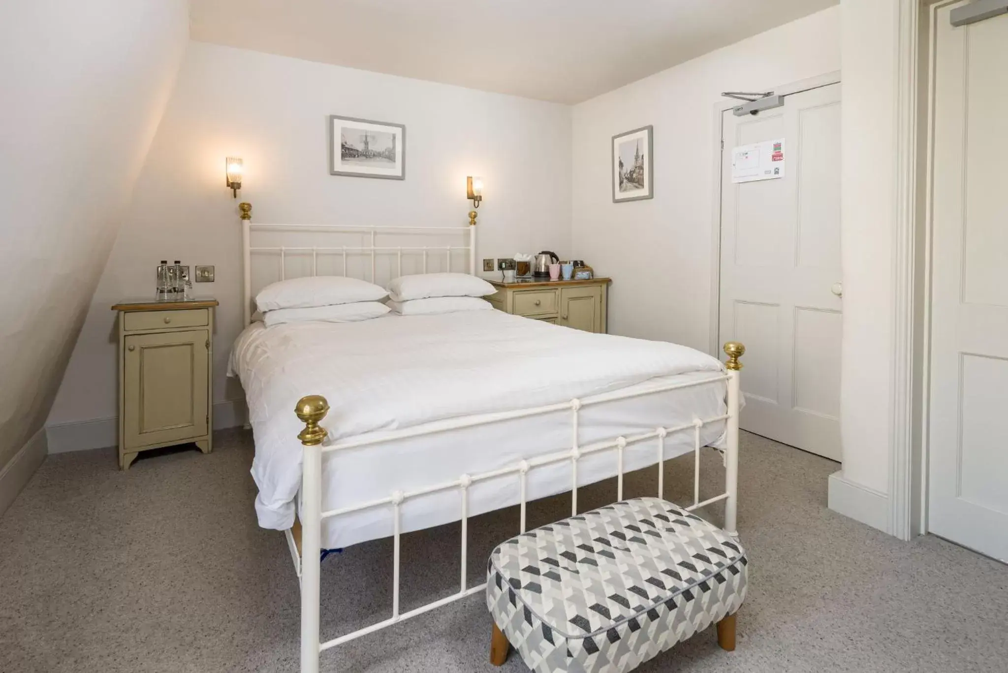 Cozy Townhouse Double Room - single occupancy in Crown Hotel Cozy Townhouse Double Room - single occupancy in Crown Hotel