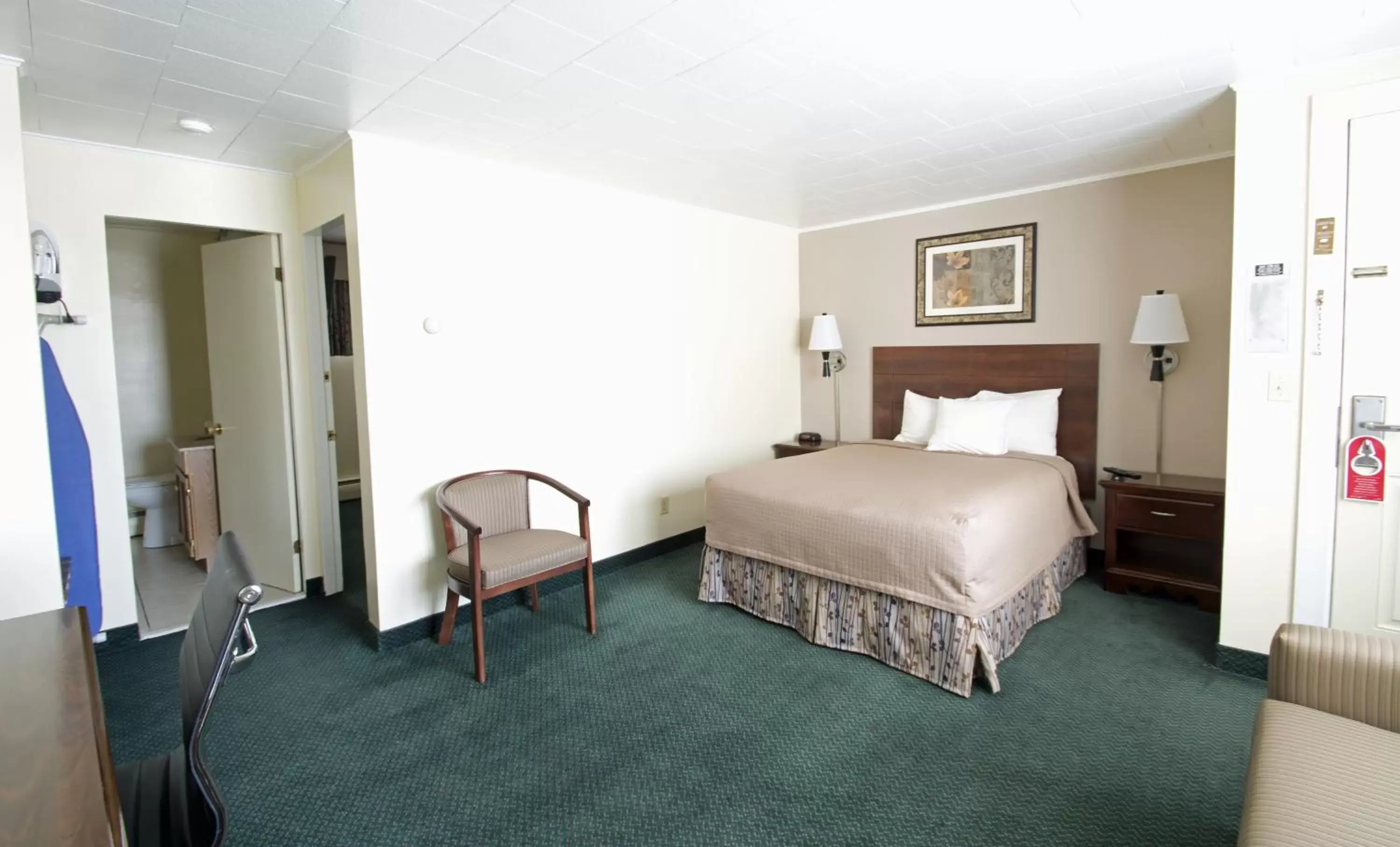 Family Junior Suite - Non-Smoking in Travelers Inn Family Junior Suite - Non-Smoking in Travelers Inn