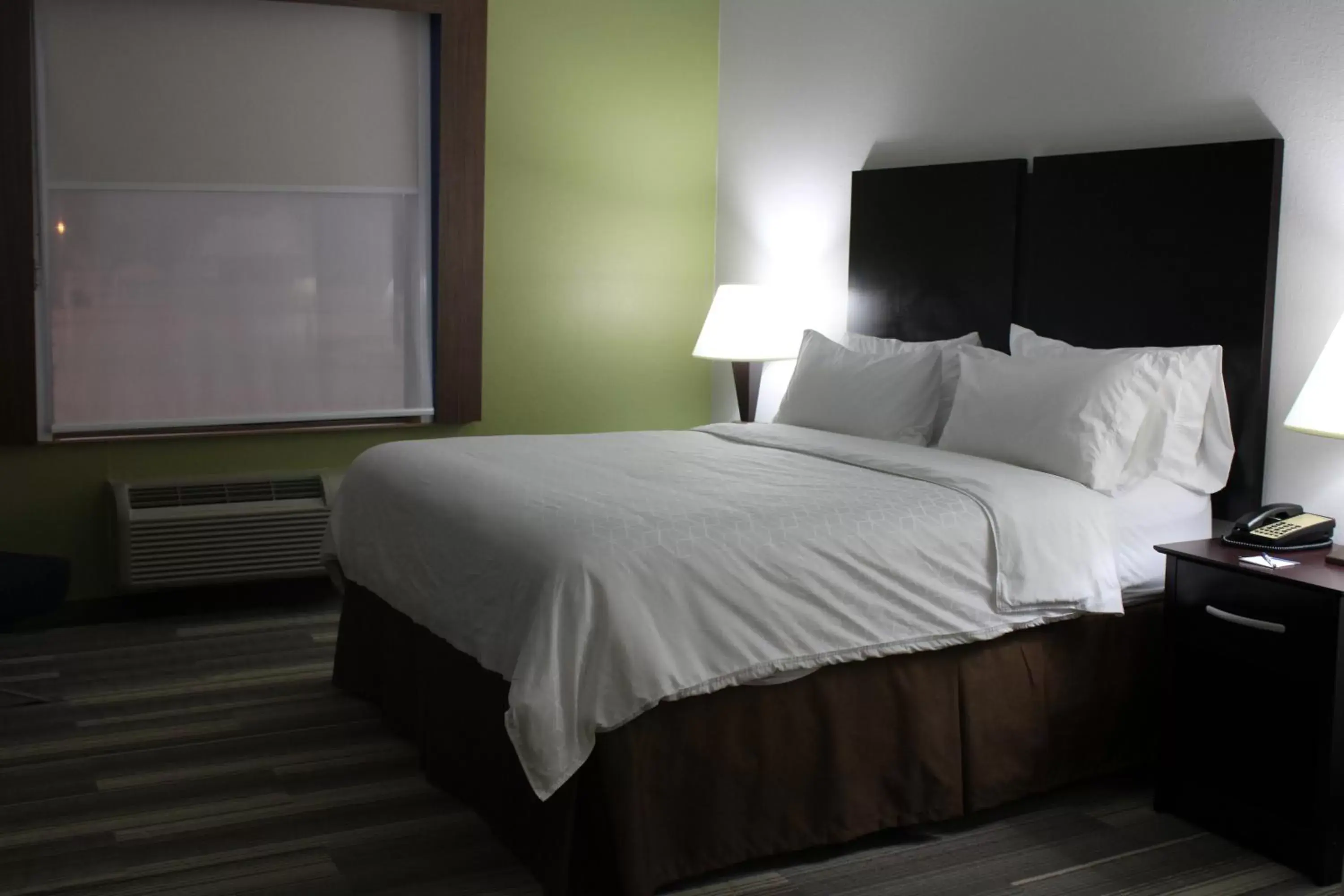 King Room - Disability Access in Holiday Inn Express and Suites Heber Springs, an IHG Hotel King Room - Disability Access in Holiday Inn Express and Suites Heber Springs, an IHG Hotel