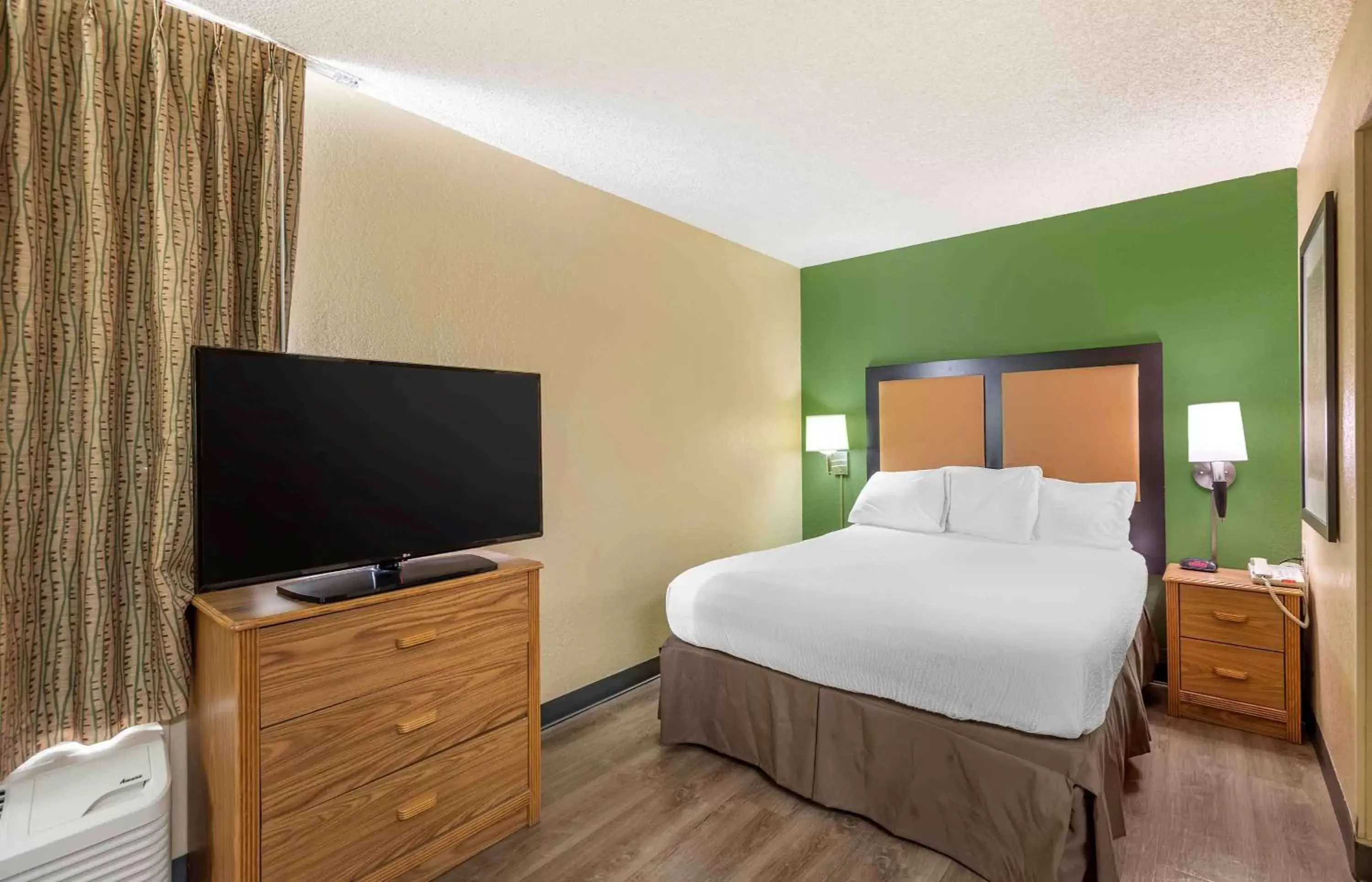 Deluxe Studio with 1 Queen Bed - Non-Smoking in Extended Stay America Select Suites - Denver - Tech Center South - Greenwood Village Deluxe Studio with 1 Queen Bed - Non-Smoking in Extended Stay America Select Suites - Denver - Tech Center South - Greenwood Village