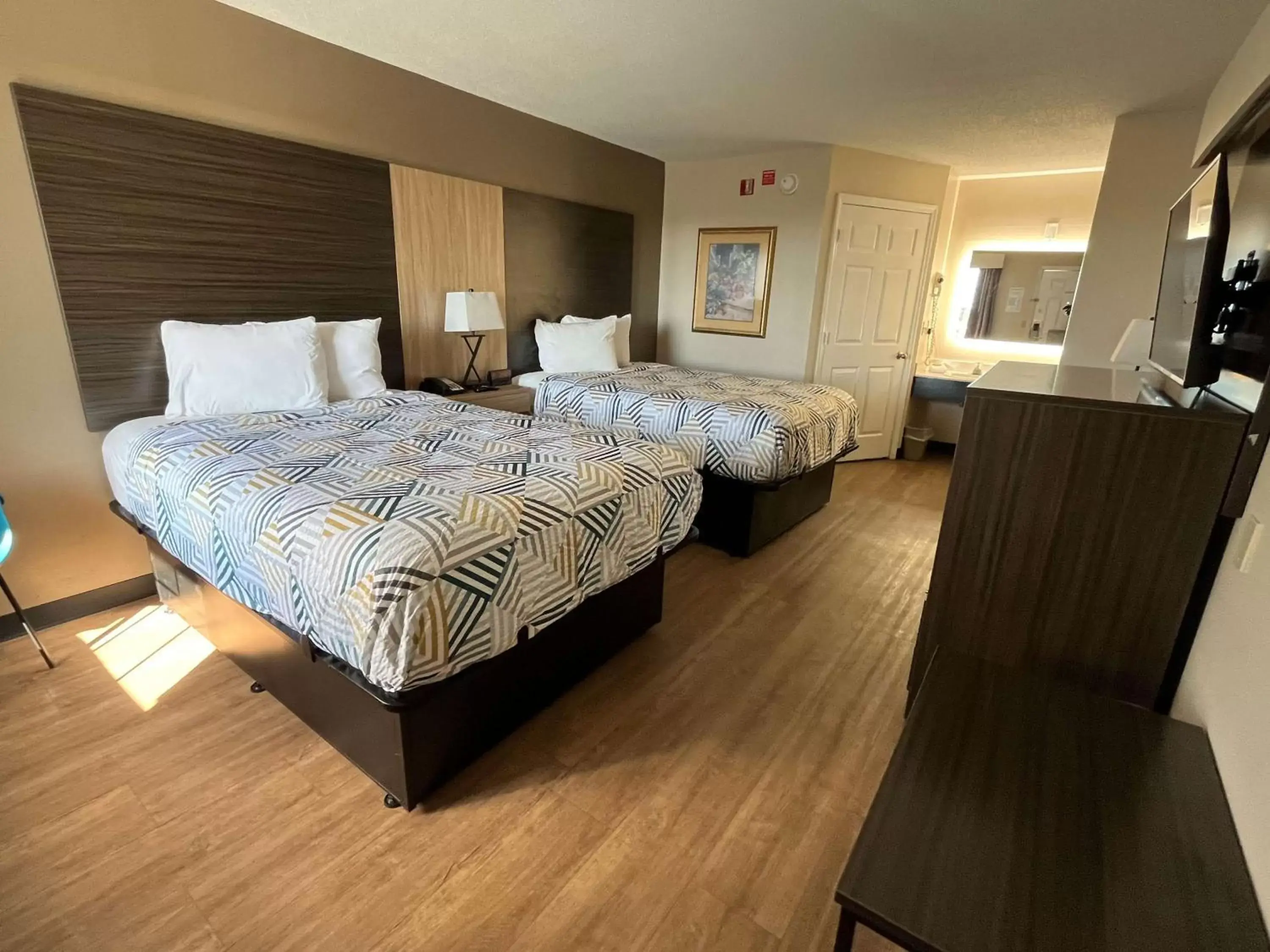 Quadruple Room - Non-Smoking in Motel 6 Georgetown, SC Marina Quadruple Room - Non-Smoking in Motel 6 Georgetown, SC Marina