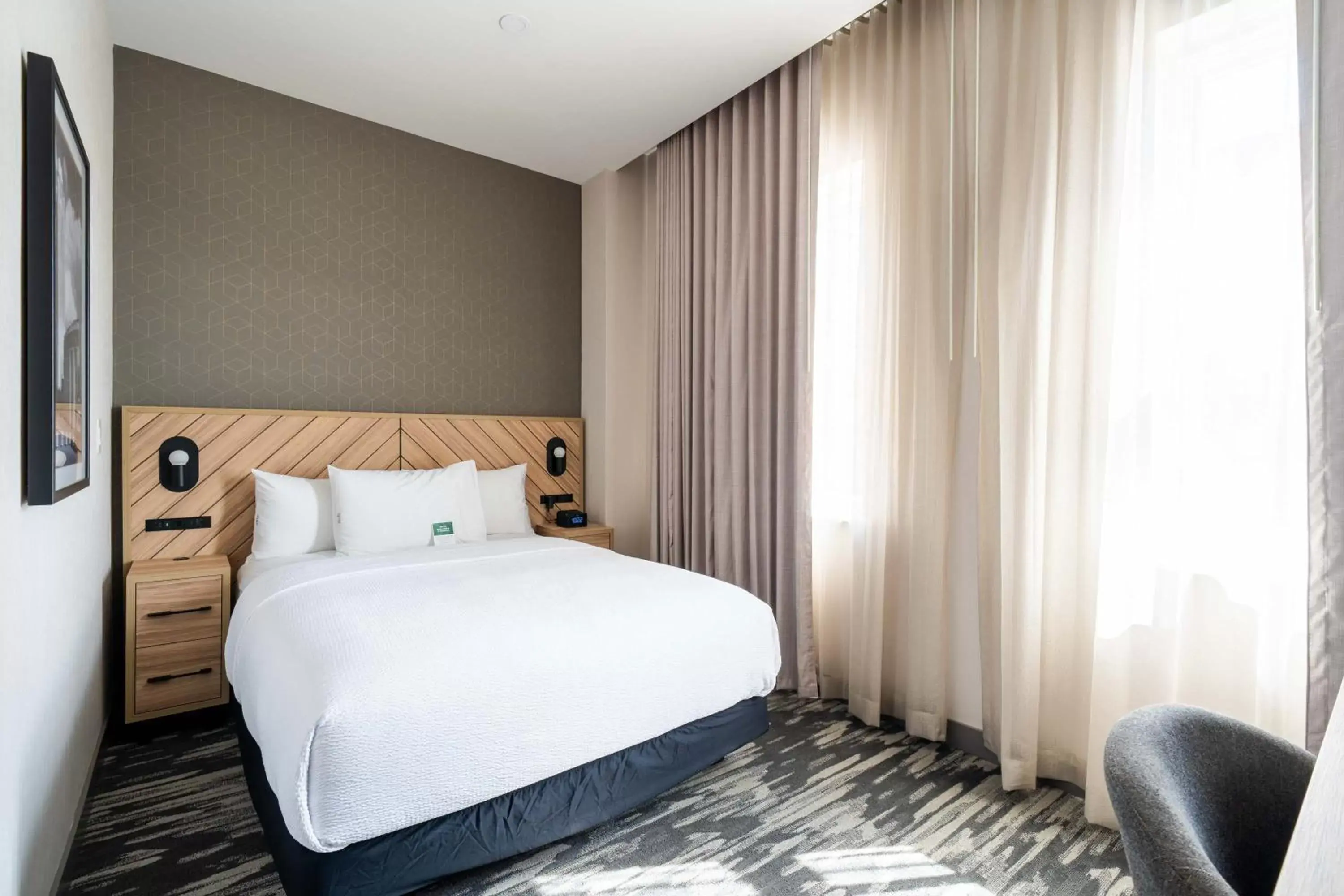 Queen Room in Sandman Signature Fort Worth Downtown Hotel Queen Room in Sandman Signature Fort Worth Downtown Hotel