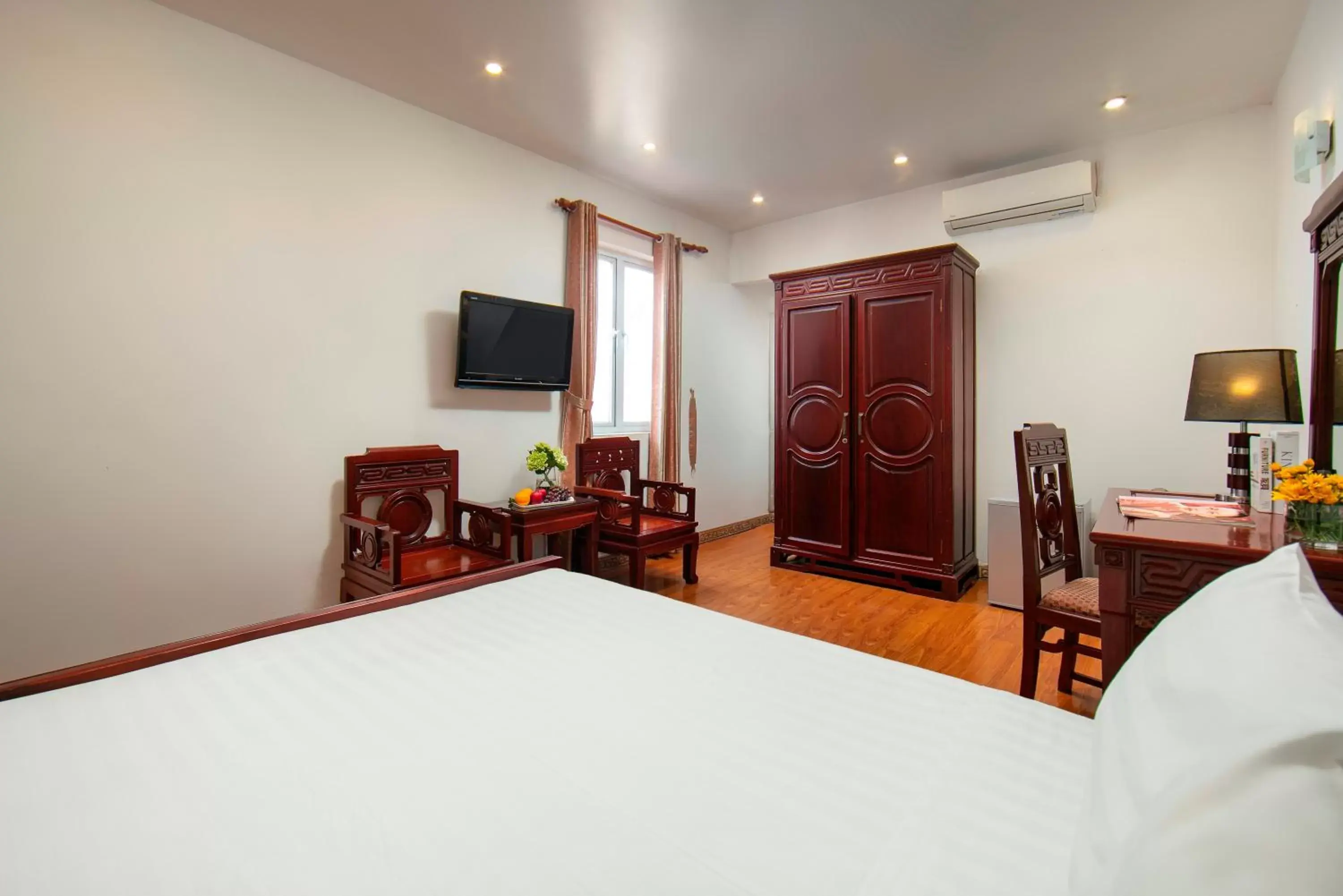 Deluxe Double Room in Bonjour Hanoi Hotel & Travel Deluxe Double Room in Bonjour Hanoi Hotel & Travel