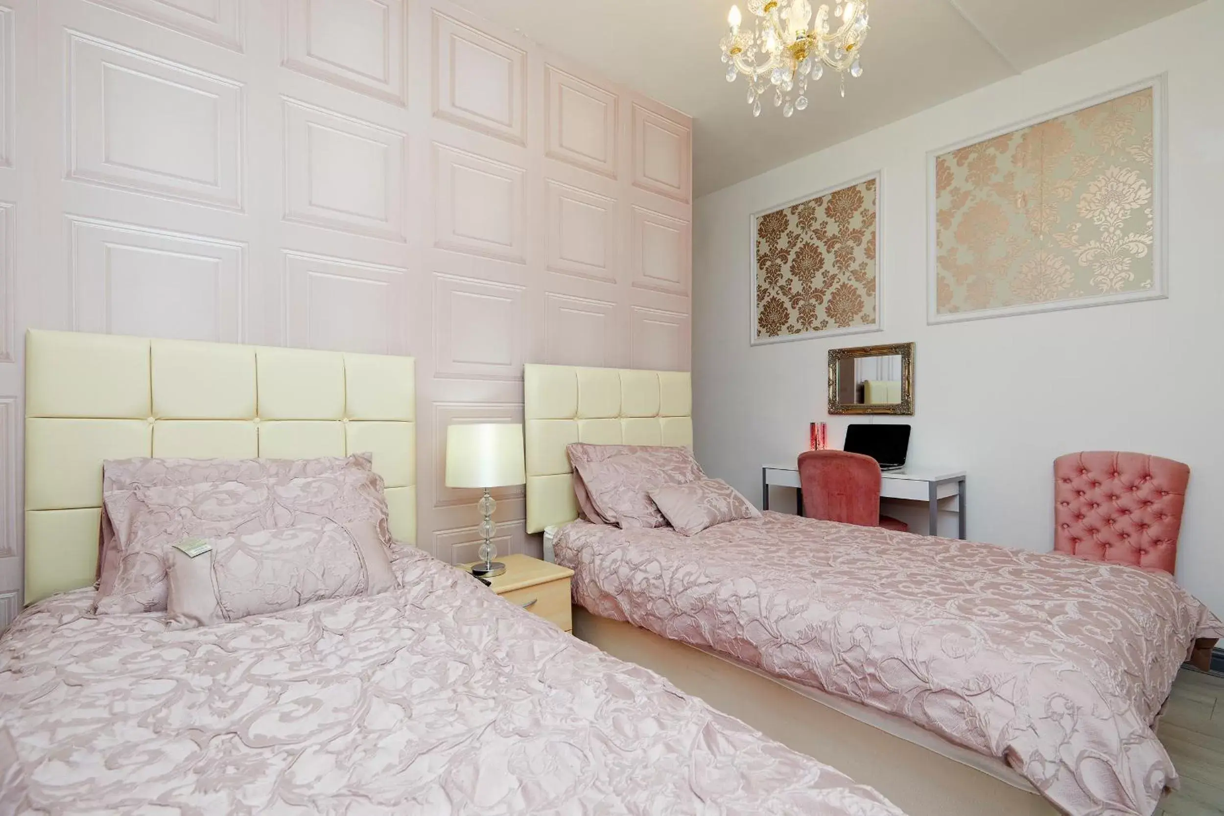 Deluxe Twin Room in Parkside Lodge Deluxe Twin Room in Parkside Lodge