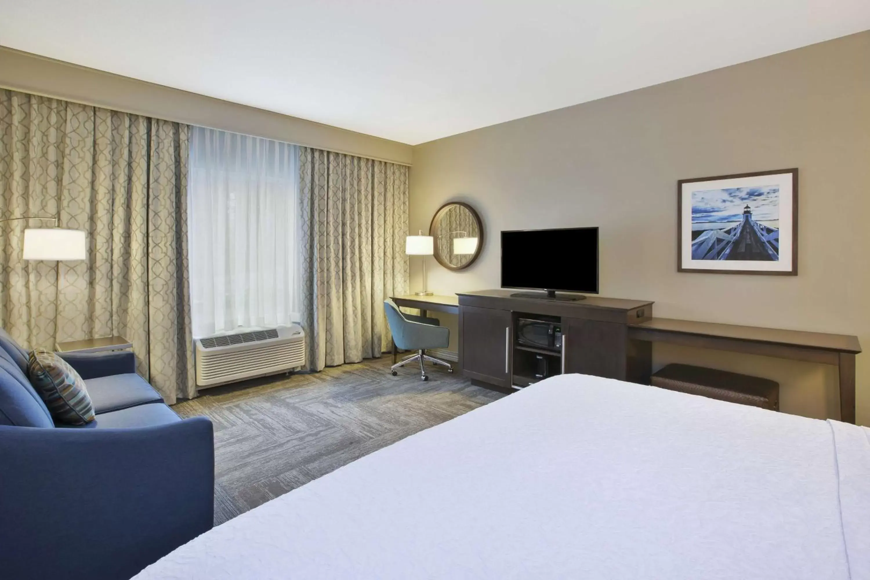 King Room with Sofa Bed - Non-Smoking in Hampton Inn Kennebunk Kennebunkport Me King Room with Sofa Bed - Non-Smoking in Hampton Inn Kennebunk Kennebunkport Me