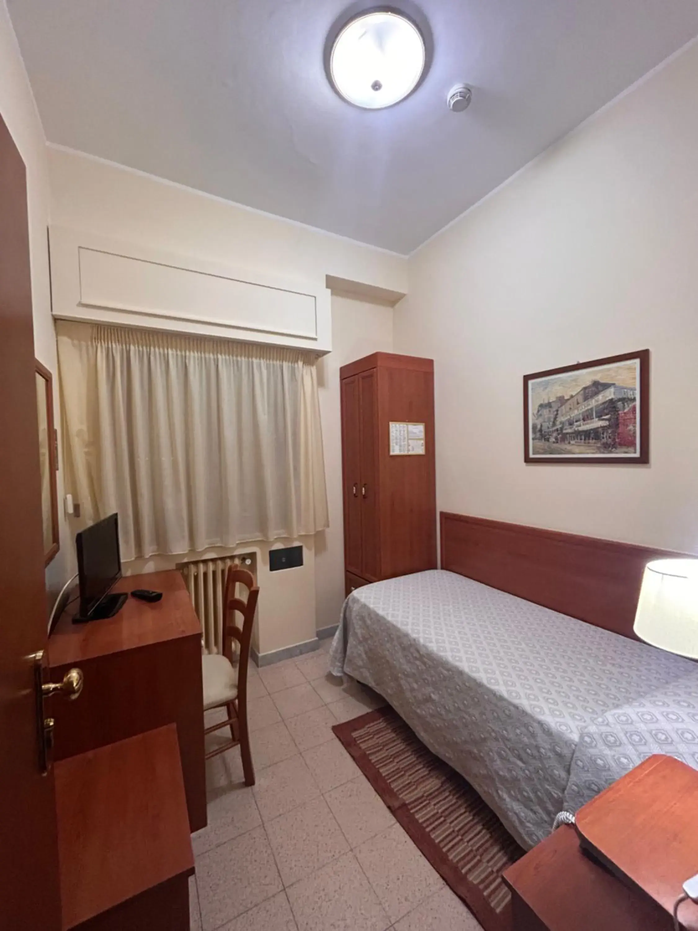 Small Single Room - single occupancy in Il Nocchiero City Hotel Small Single Room - single occupancy in Il Nocchiero City Hotel