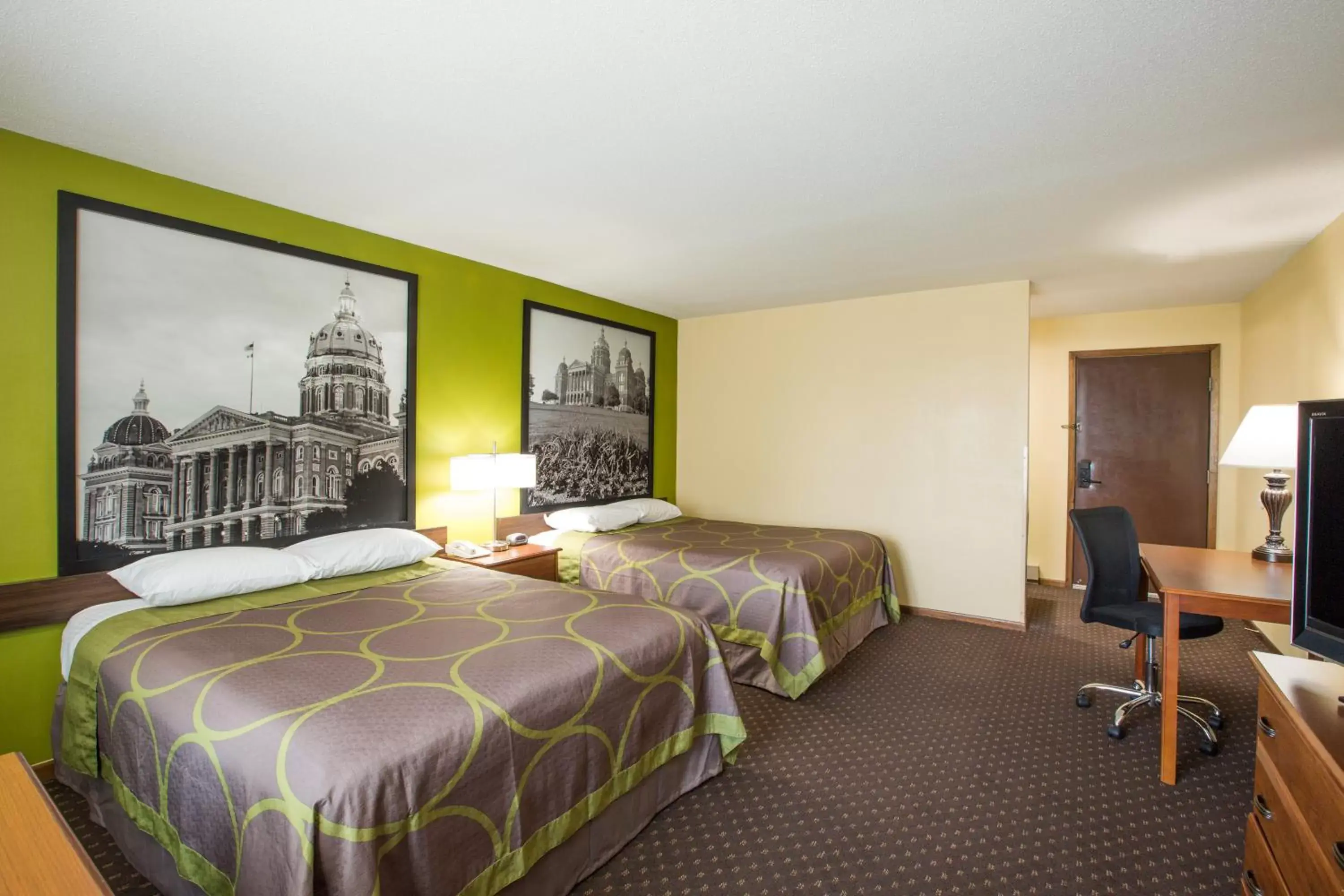 Queen Room with Two Queen Beds - Non-Smoking in Super 8 by Wyndham Williams Queen Room with Two Queen Beds - Non-Smoking in Super 8 by Wyndham Williams