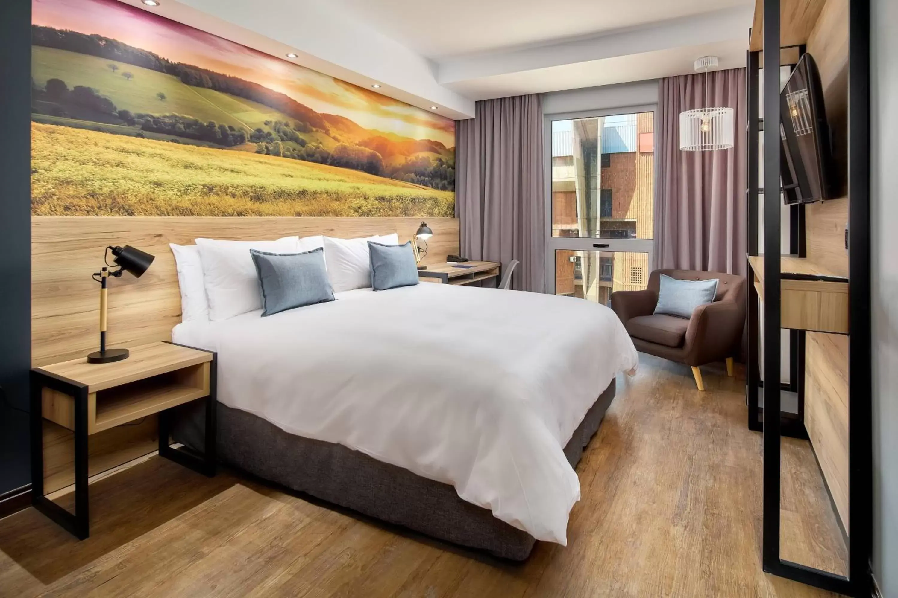 Guest room, 1 King, City view in Protea Hotel by Marriott Pretoria Loftus Park Guest room, 1 King, City view in Protea Hotel by Marriott Pretoria Loftus Park