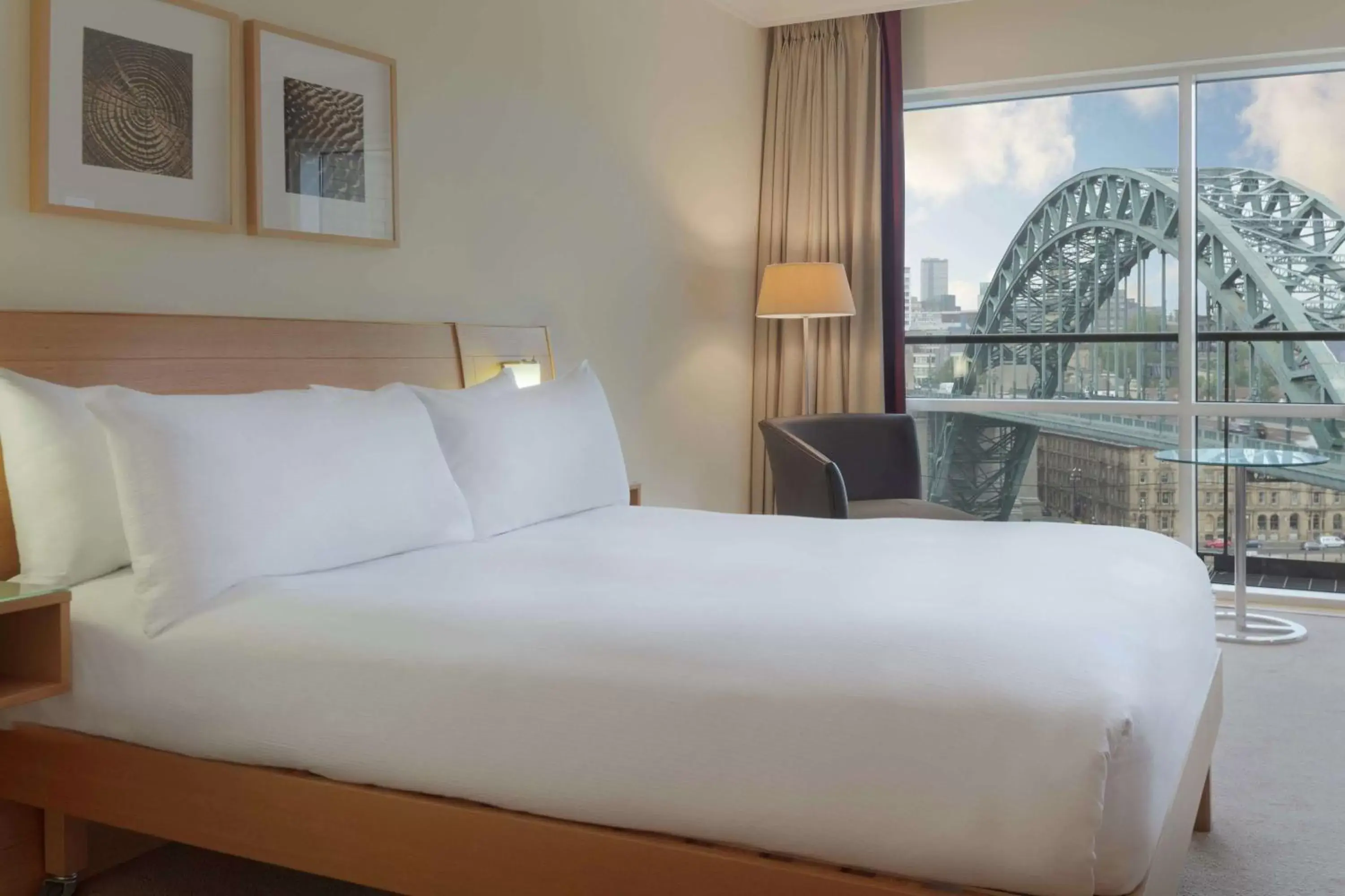 Deluxe Double Room with River View in Hilton Newcastle Gateshead Deluxe Double Room with River View in Hilton Newcastle Gateshead