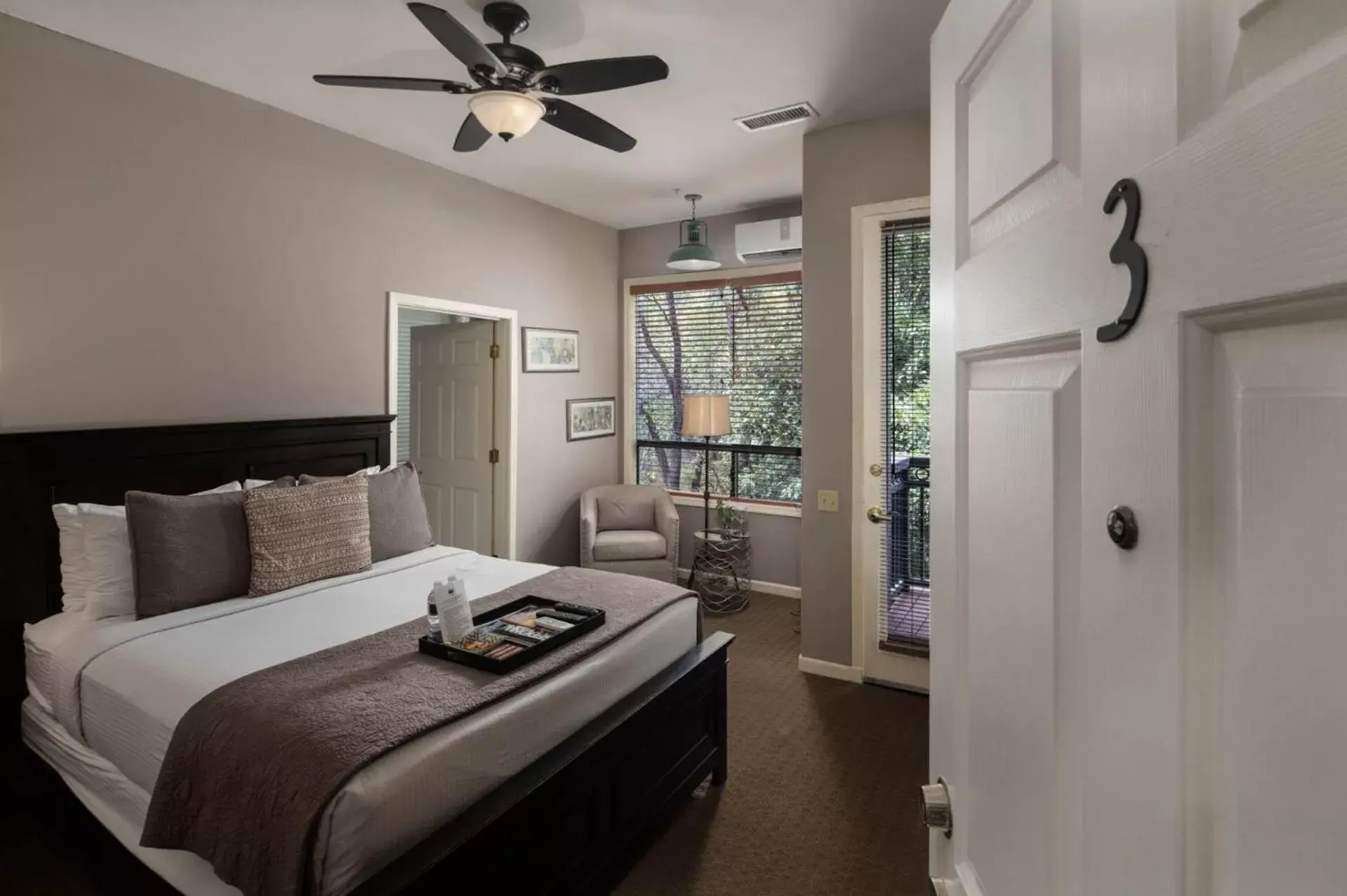 Queen Room - single occupancy in Inn Above Oak Creek Sedona Queen Room - single occupancy in Inn Above Oak Creek Sedona