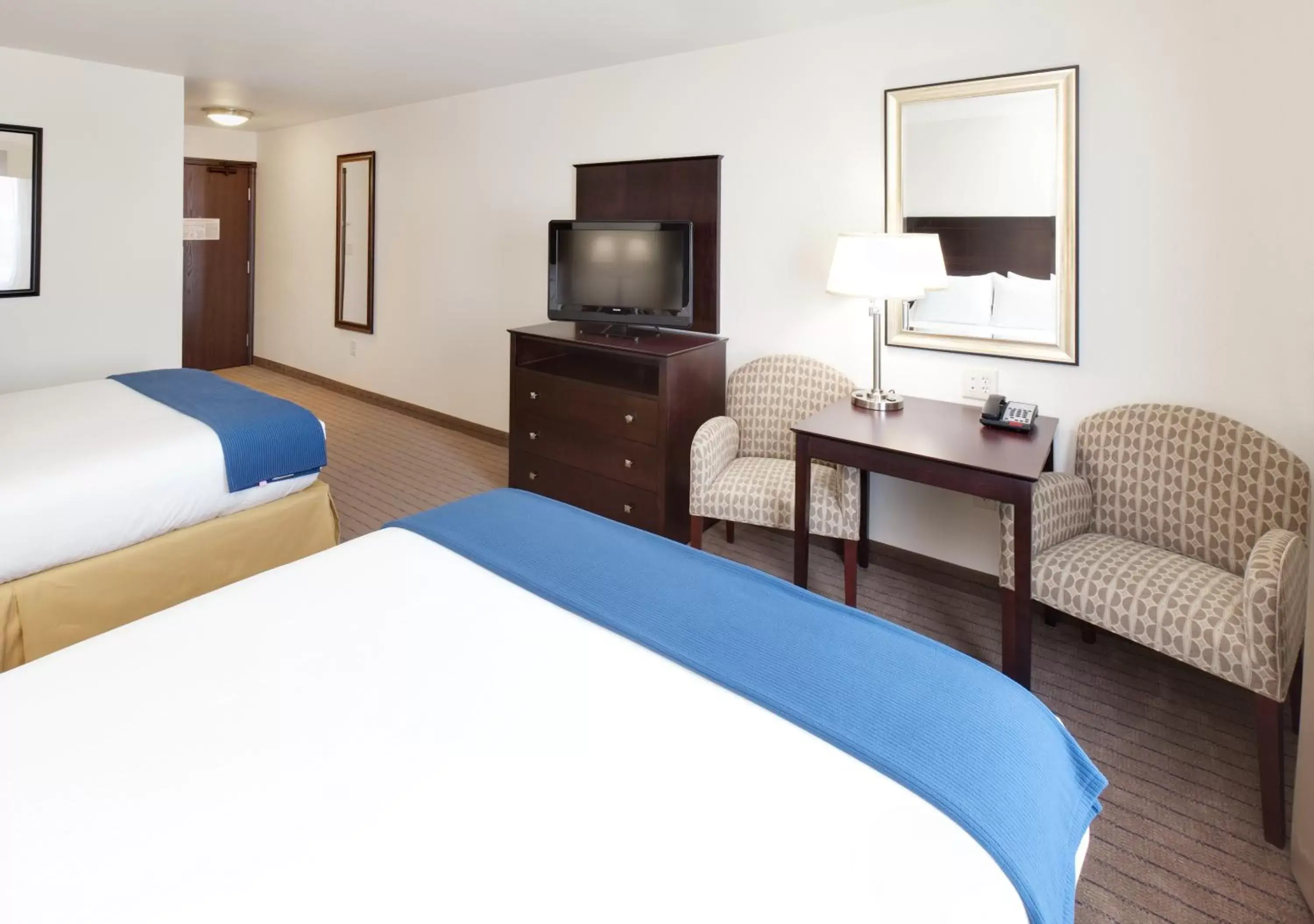 Standard Room in Holiday Inn Express & Suites - Omaha I - 80 by IHG Standard Room in Holiday Inn Express & Suites - Omaha I - 80 by IHG