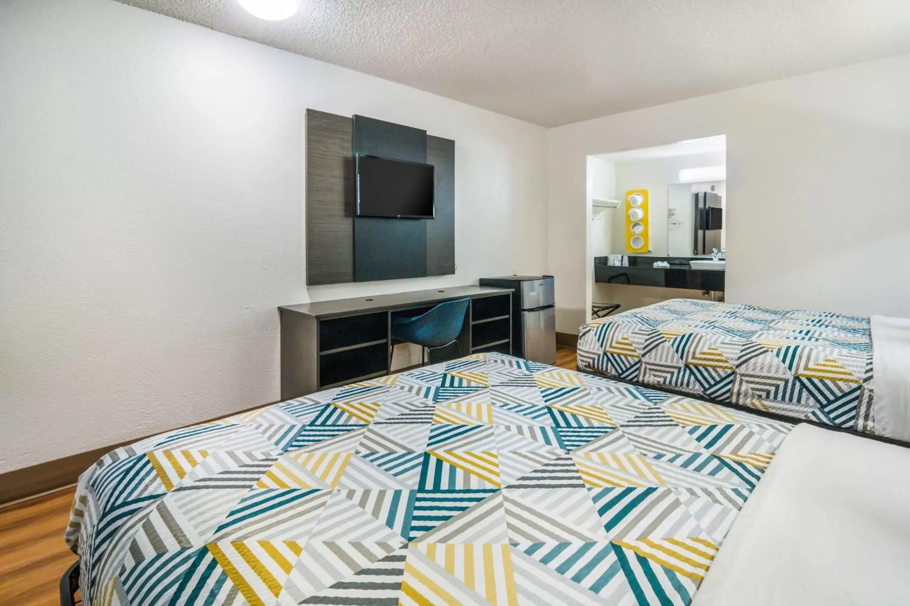 Quadruple Room - single occupancy - Disability Access in Motel 6-Irving, TX - Dallas Quadruple Room - single occupancy - Disability Access in Motel 6-Irving, TX - Dallas